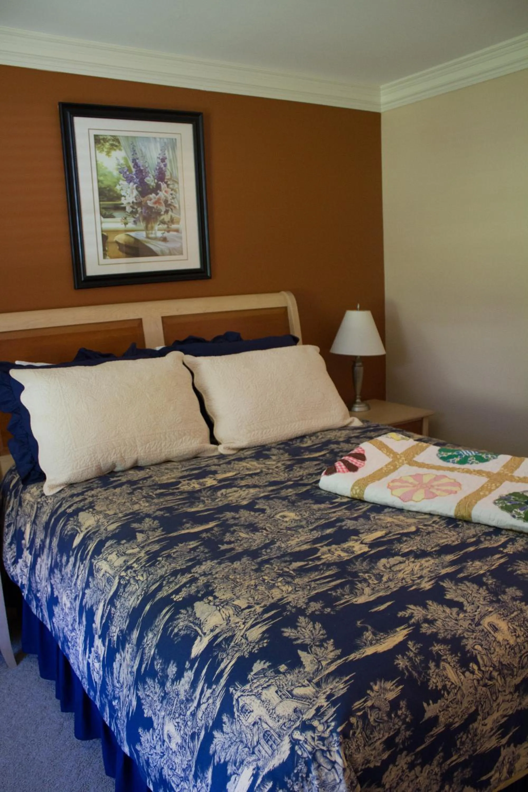 Bed in Genelle House B&B Guest House