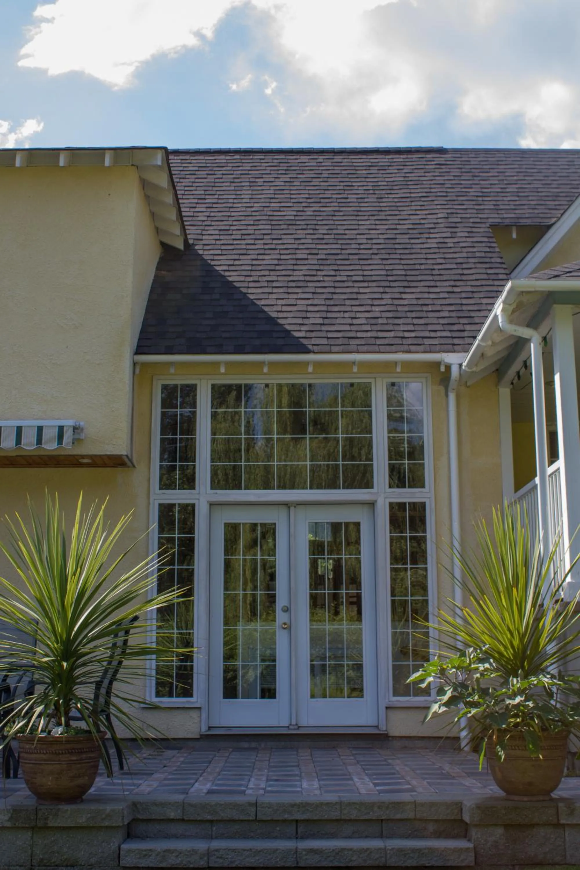 Genelle House B&B Guest House