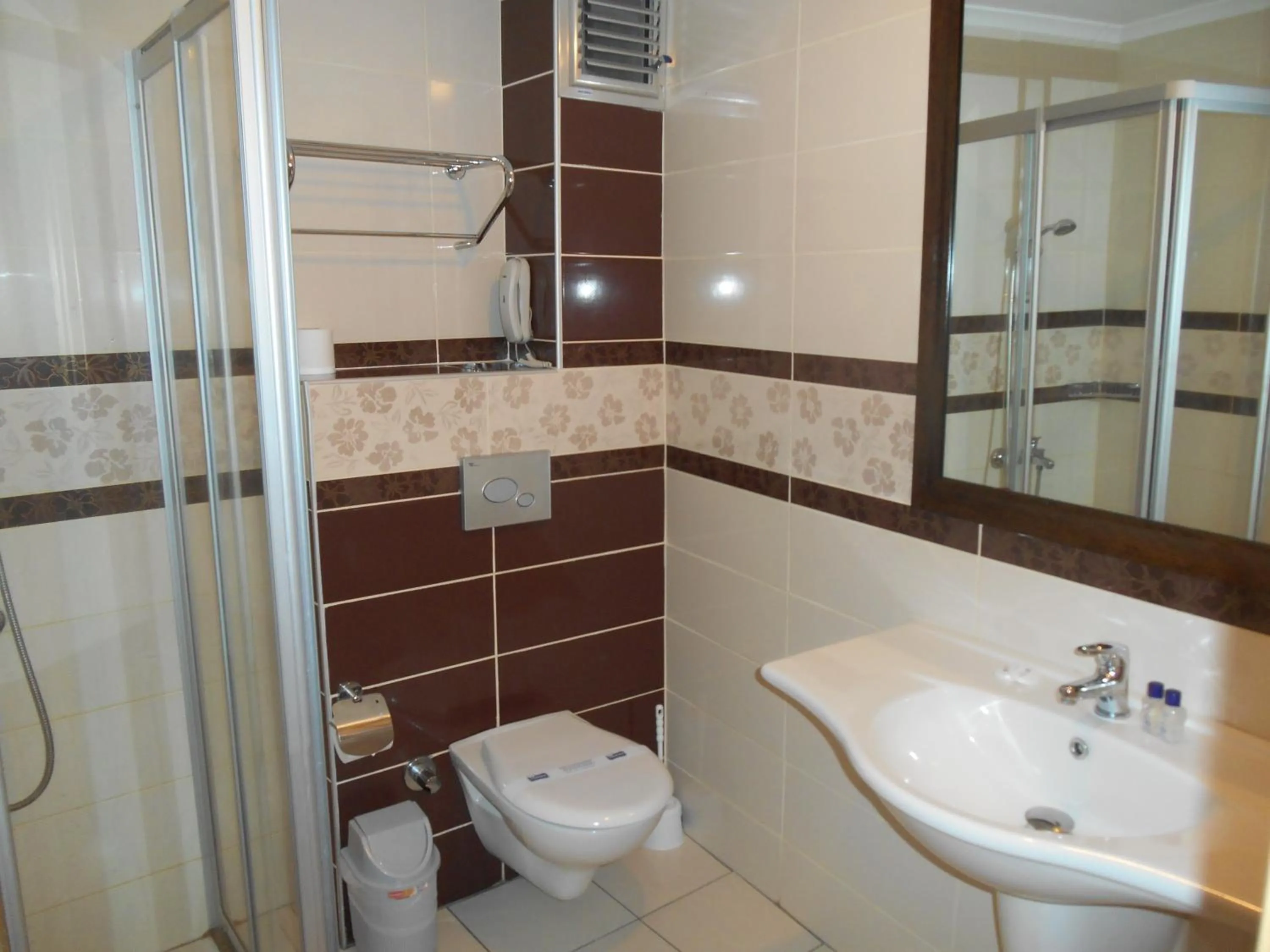 Shower in Hotel Kovarna