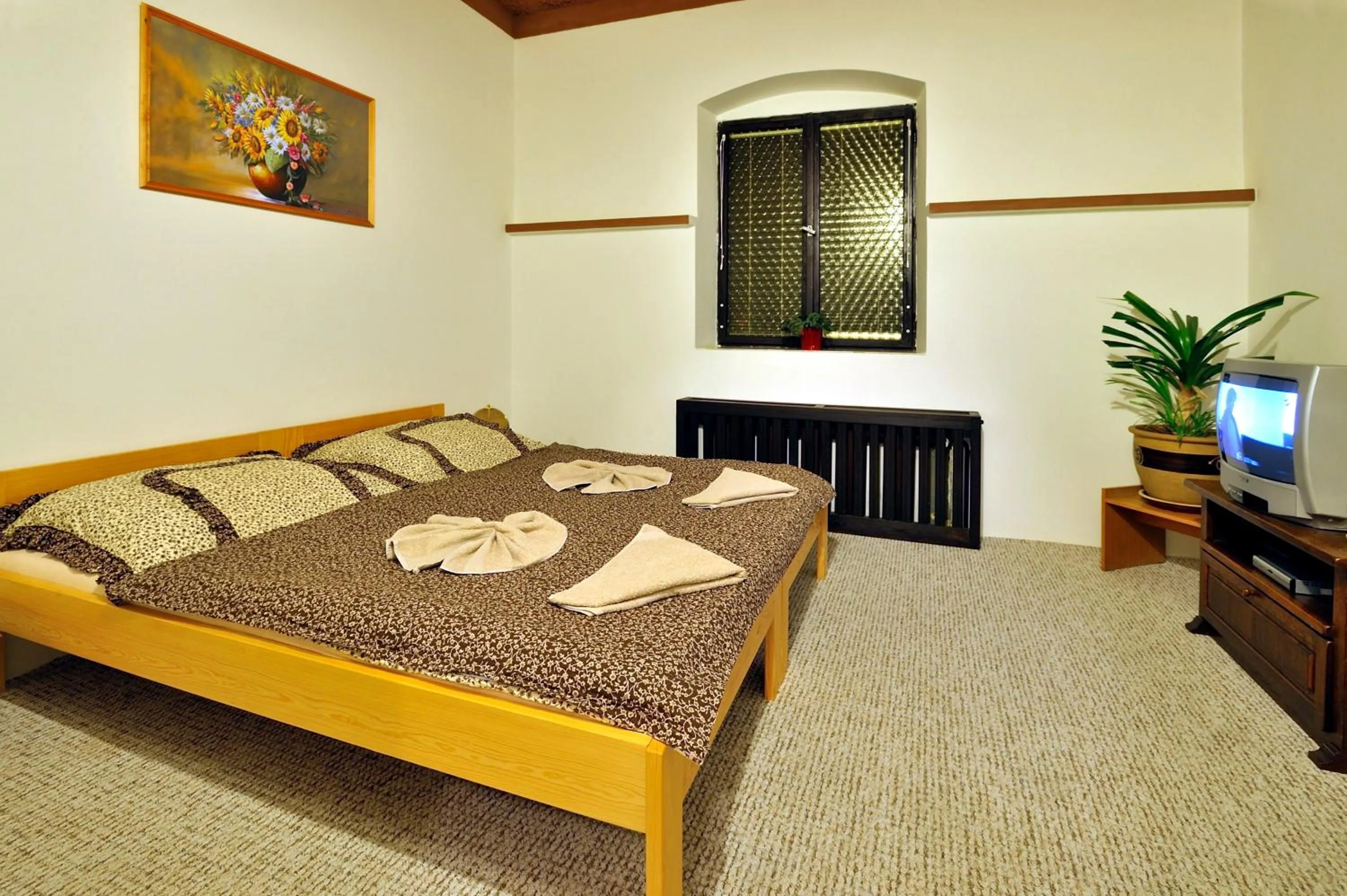 Bedroom, Bed in Hotel Kovarna