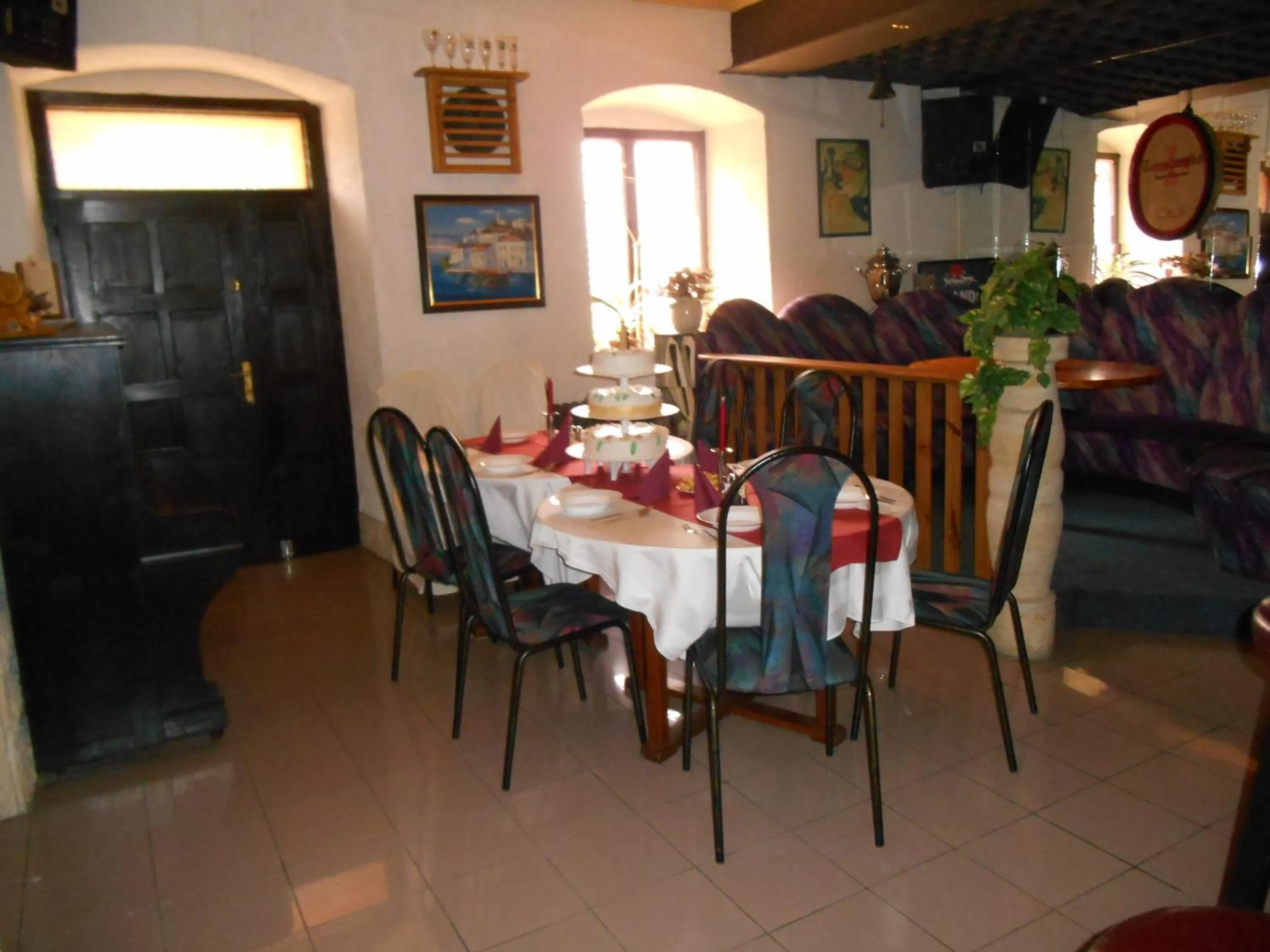 Restaurant/places to eat in Hotel Kovarna