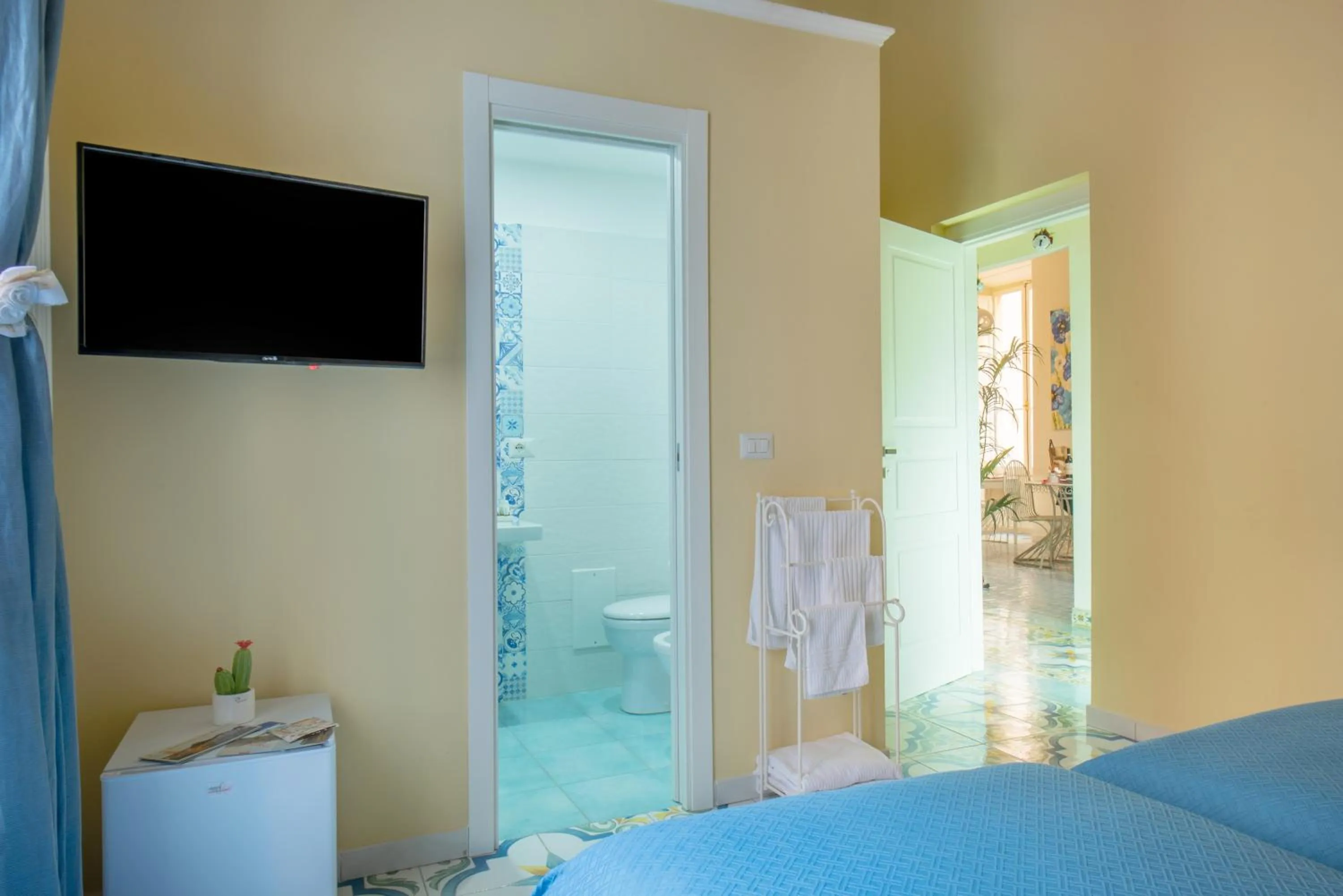 Photo of the whole room, Bed in Regina Elena