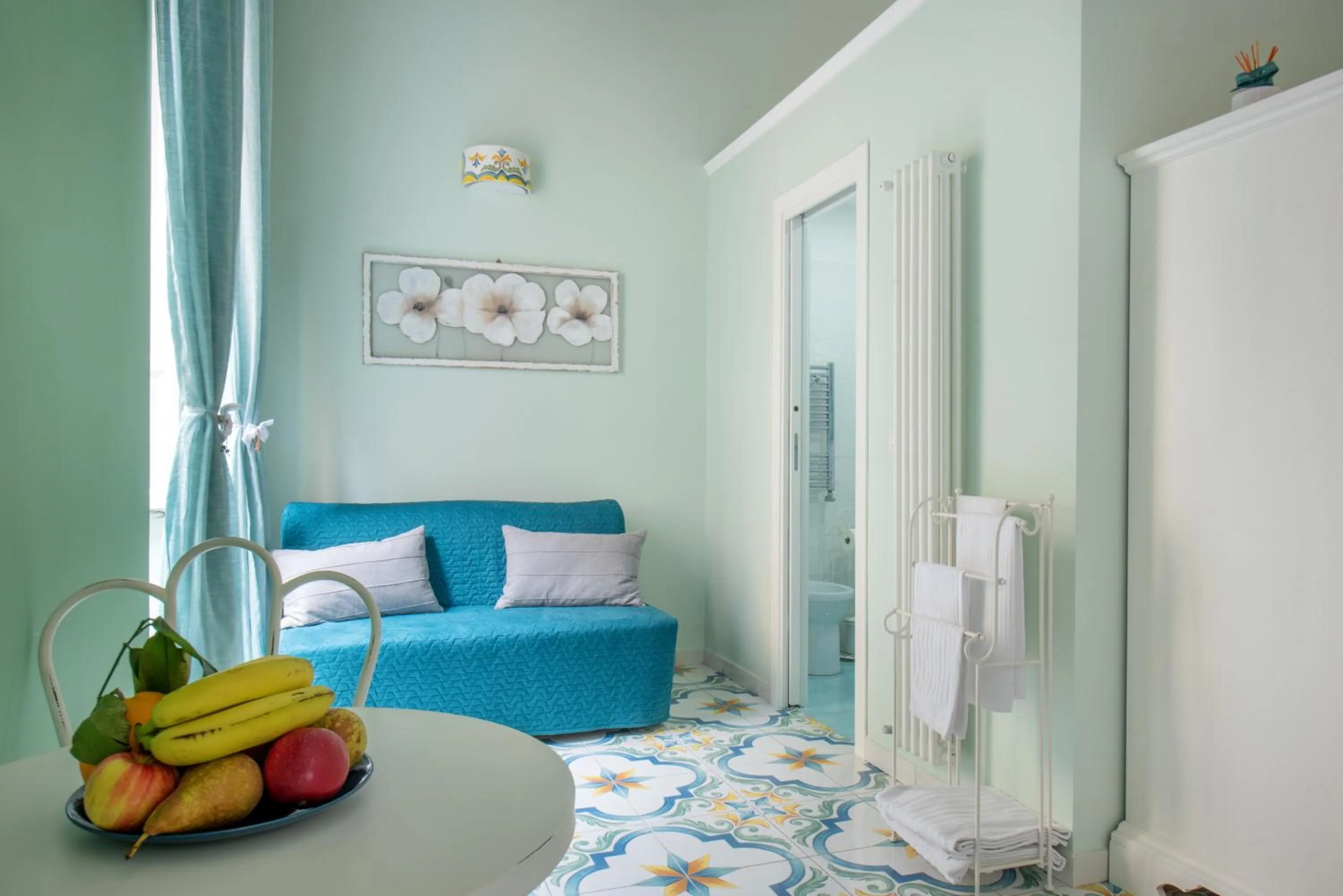 Photo of the whole room, Bed in Regina Elena