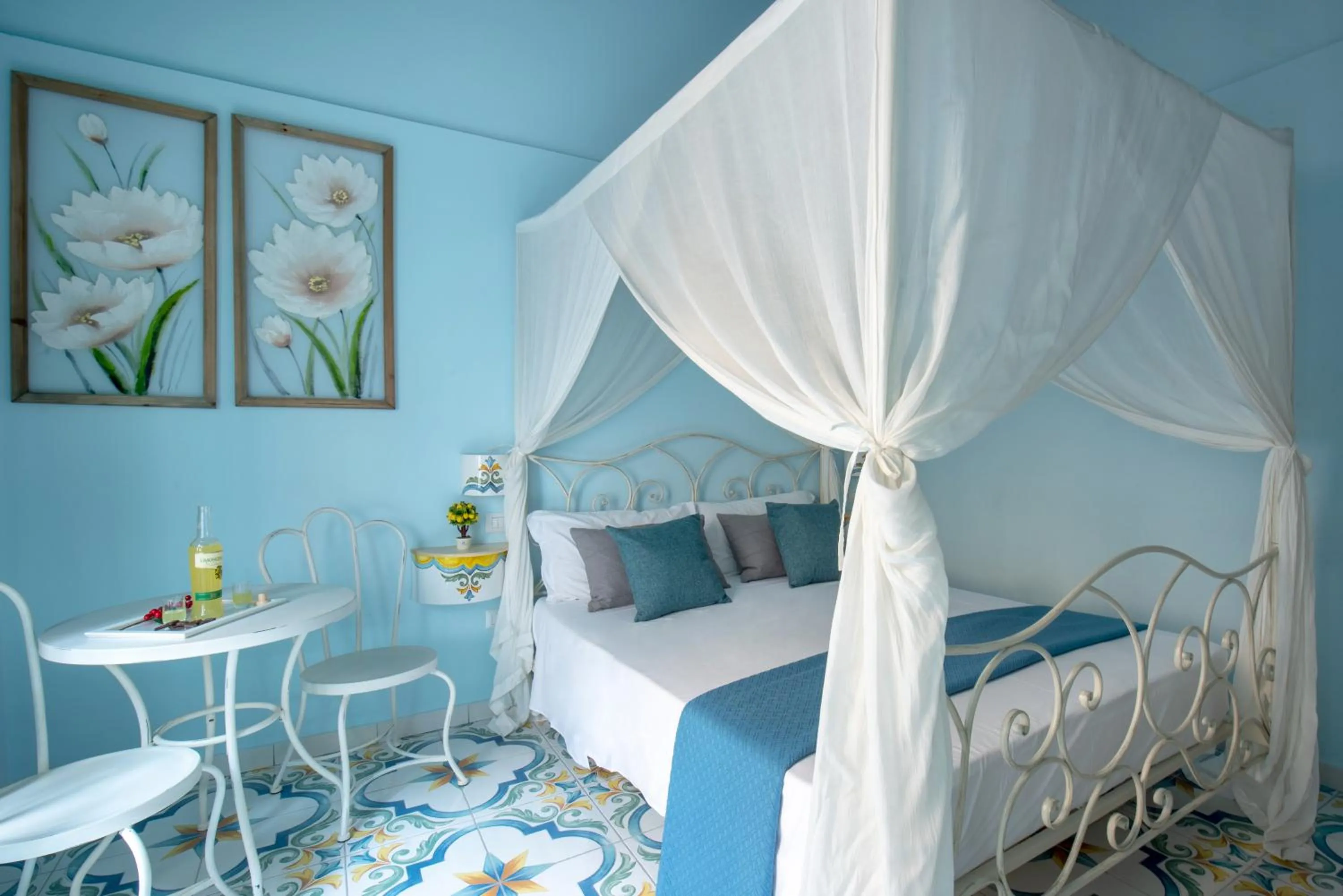 Photo of the whole room, Bed in Regina Elena