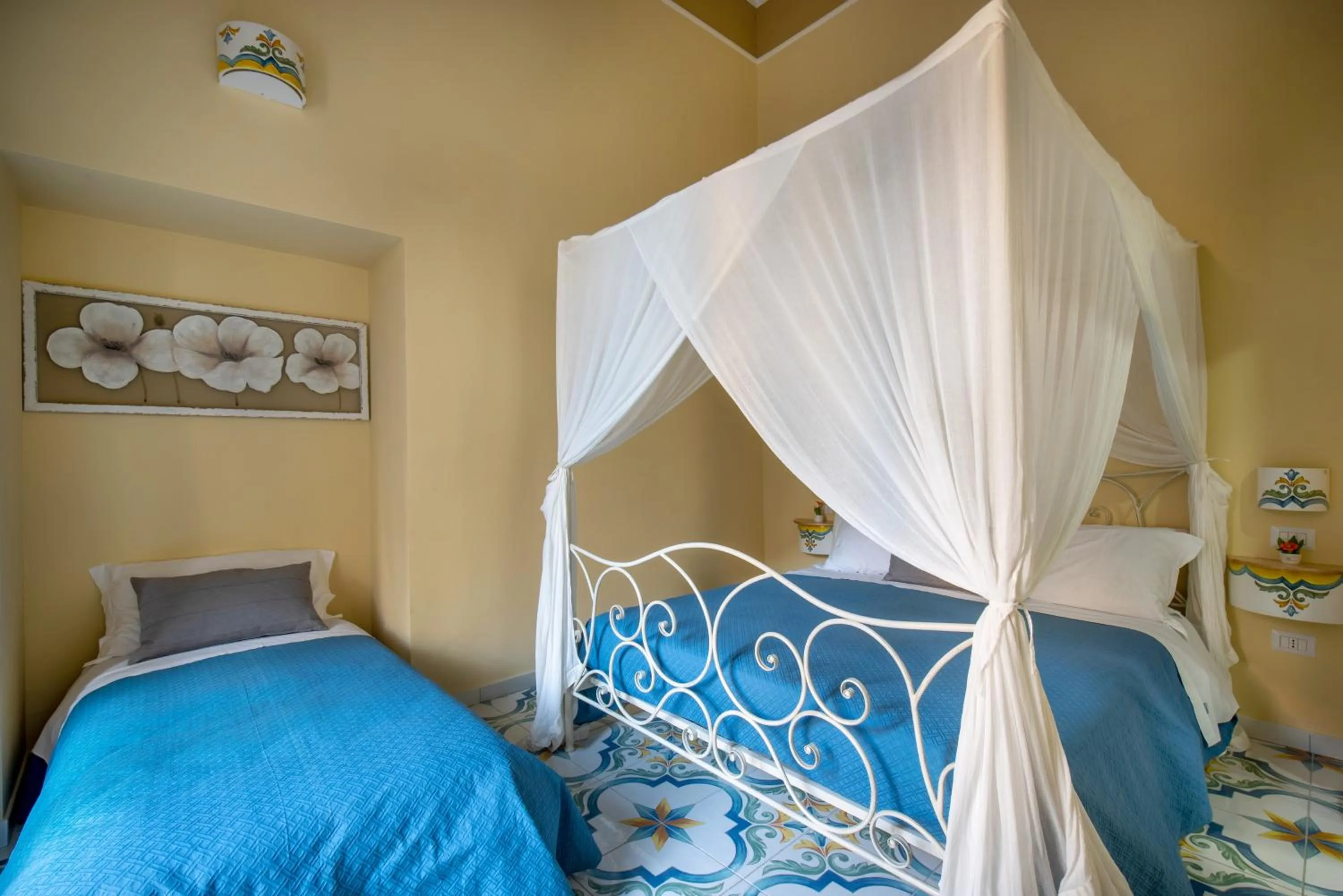 Photo of the whole room, Bed in Regina Elena