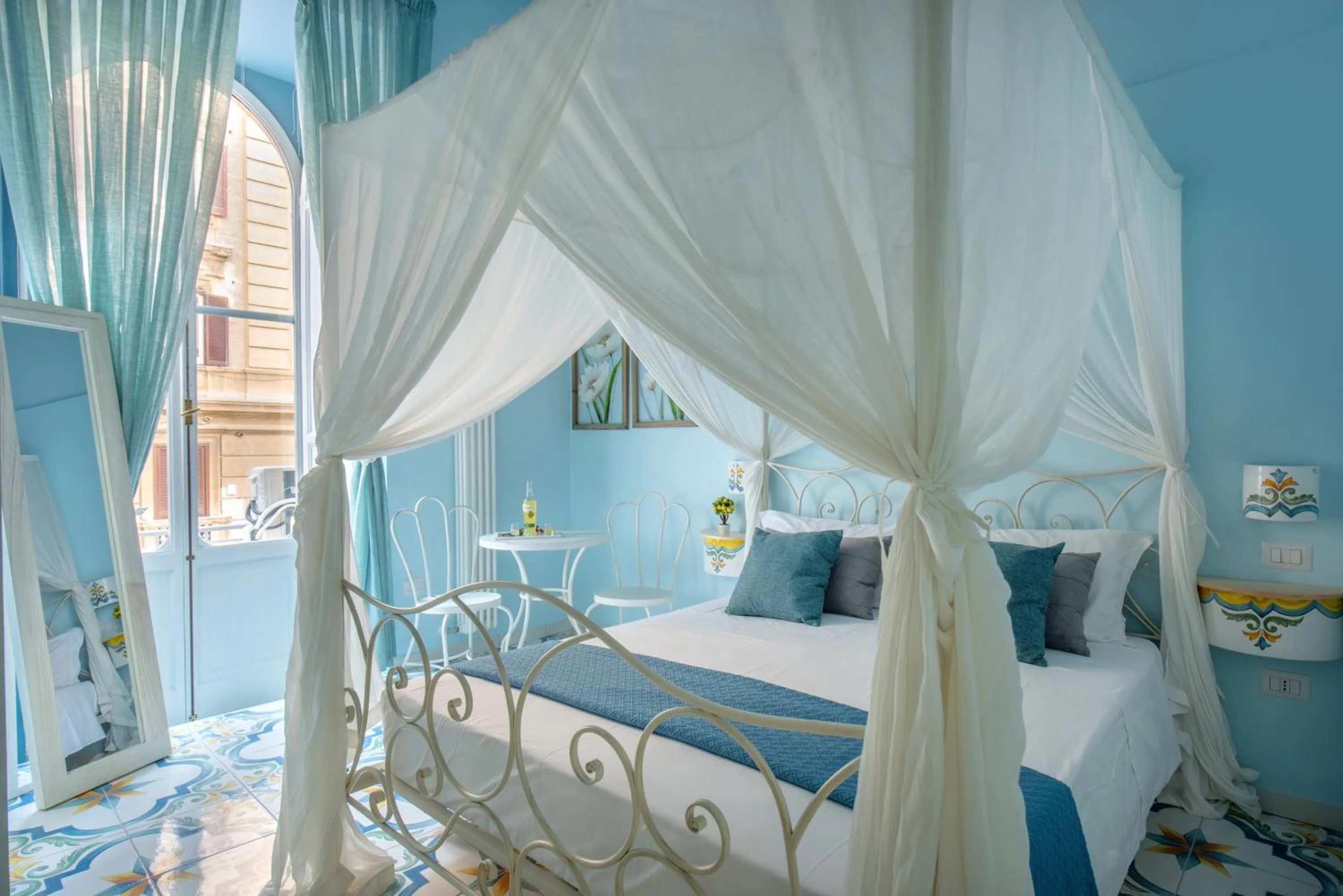 Photo of the whole room, Bed in Regina Elena