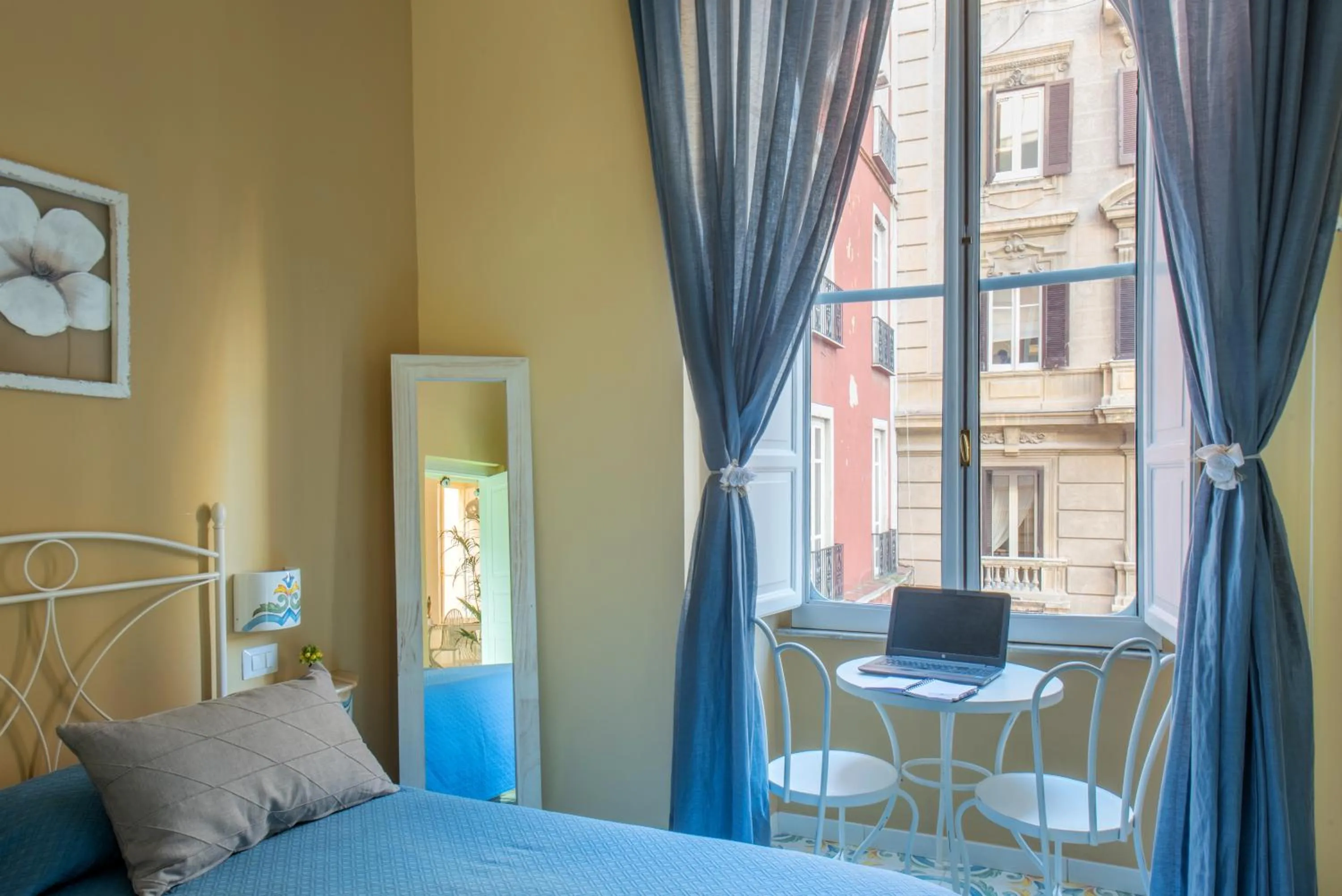 Photo of the whole room, Bed in Regina Elena