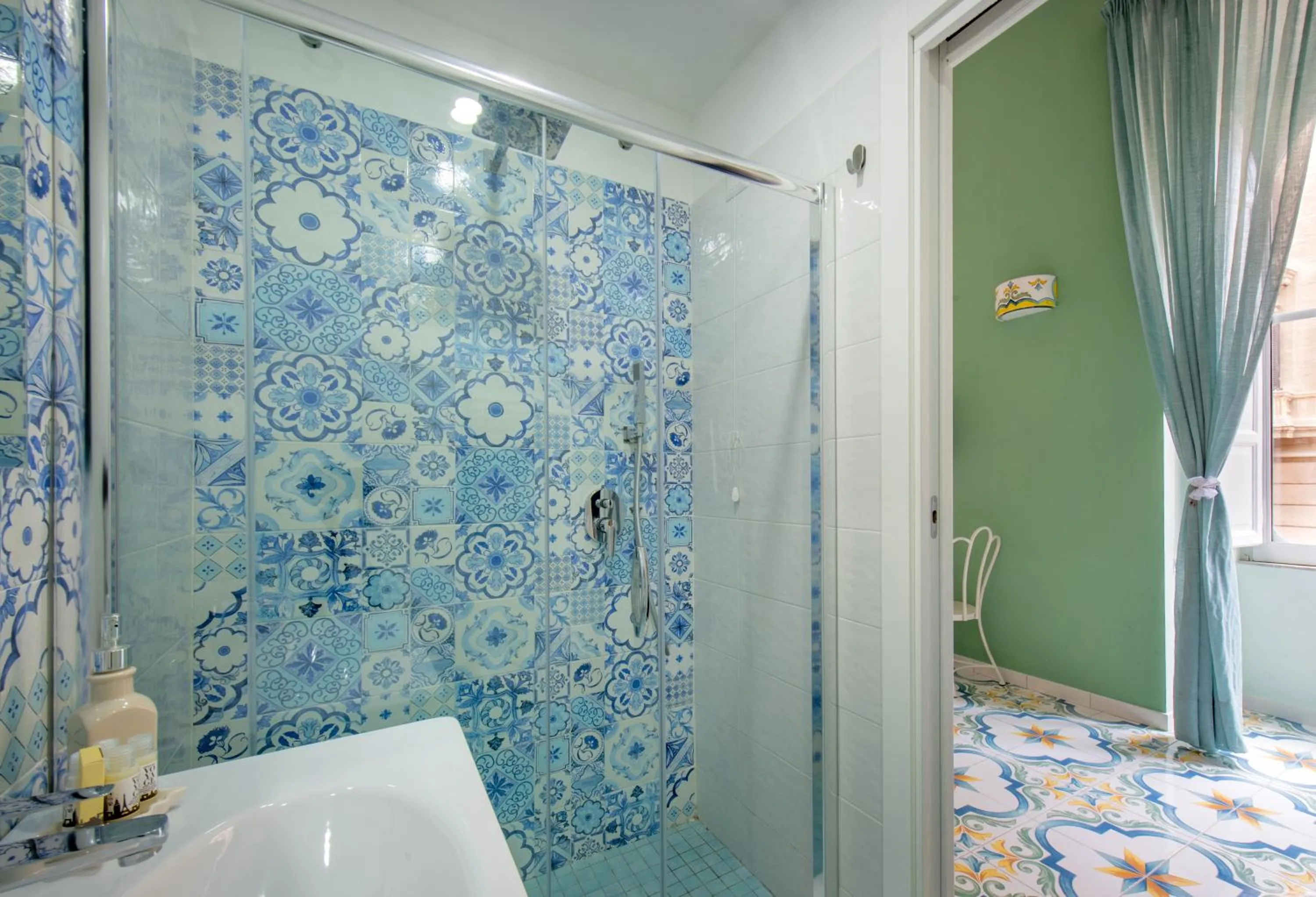 Bathroom in Regina Elena