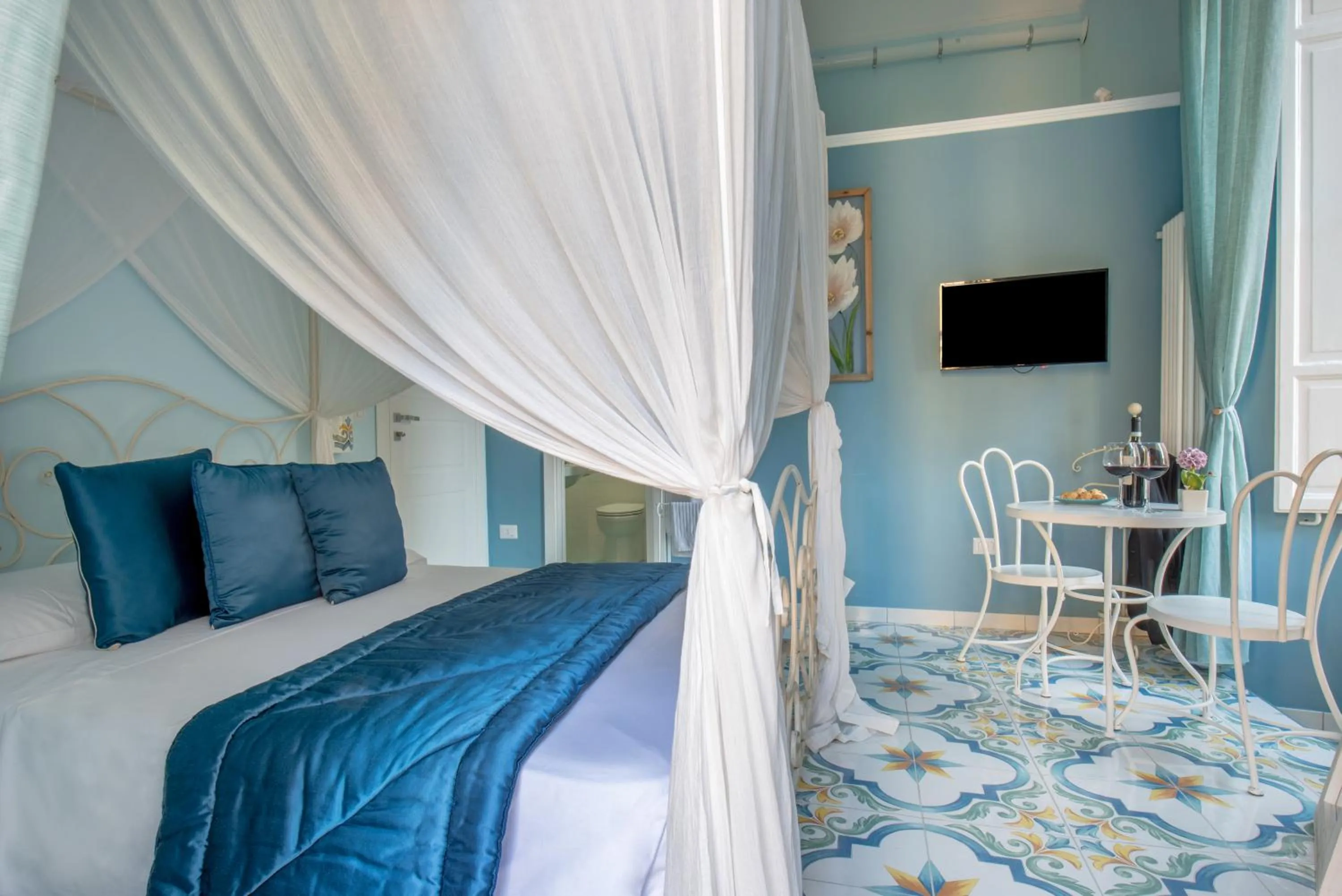 Bathroom, Bed in Regina Elena