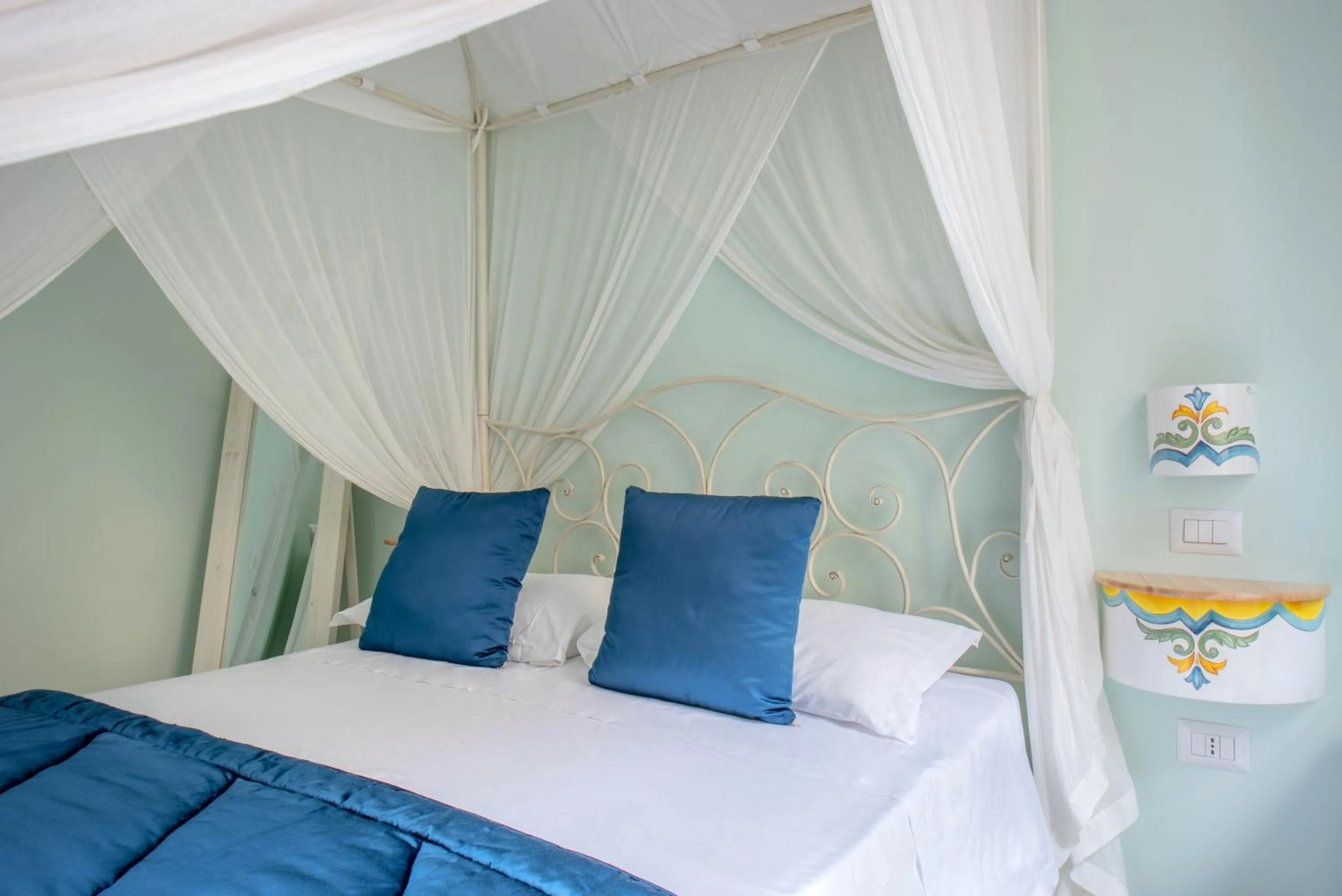 Photo of the whole room, Bed in Regina Elena