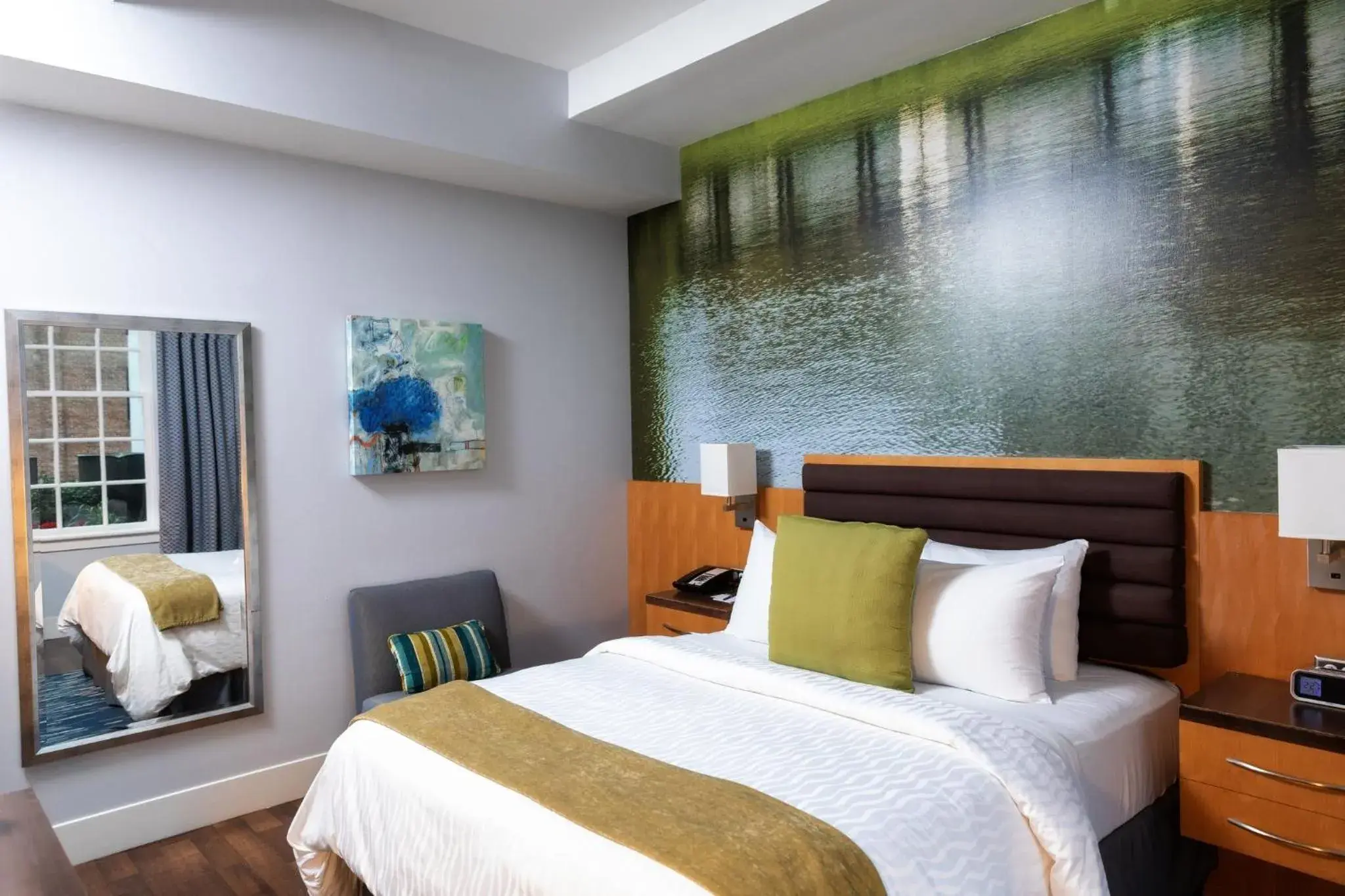 Photo of the whole room, Bed in Hotel Indigo Baton Rouge Downtown by IHG Photo of the whole room, Bed in Hotel Indigo Baton Rouge Downtown by IHG