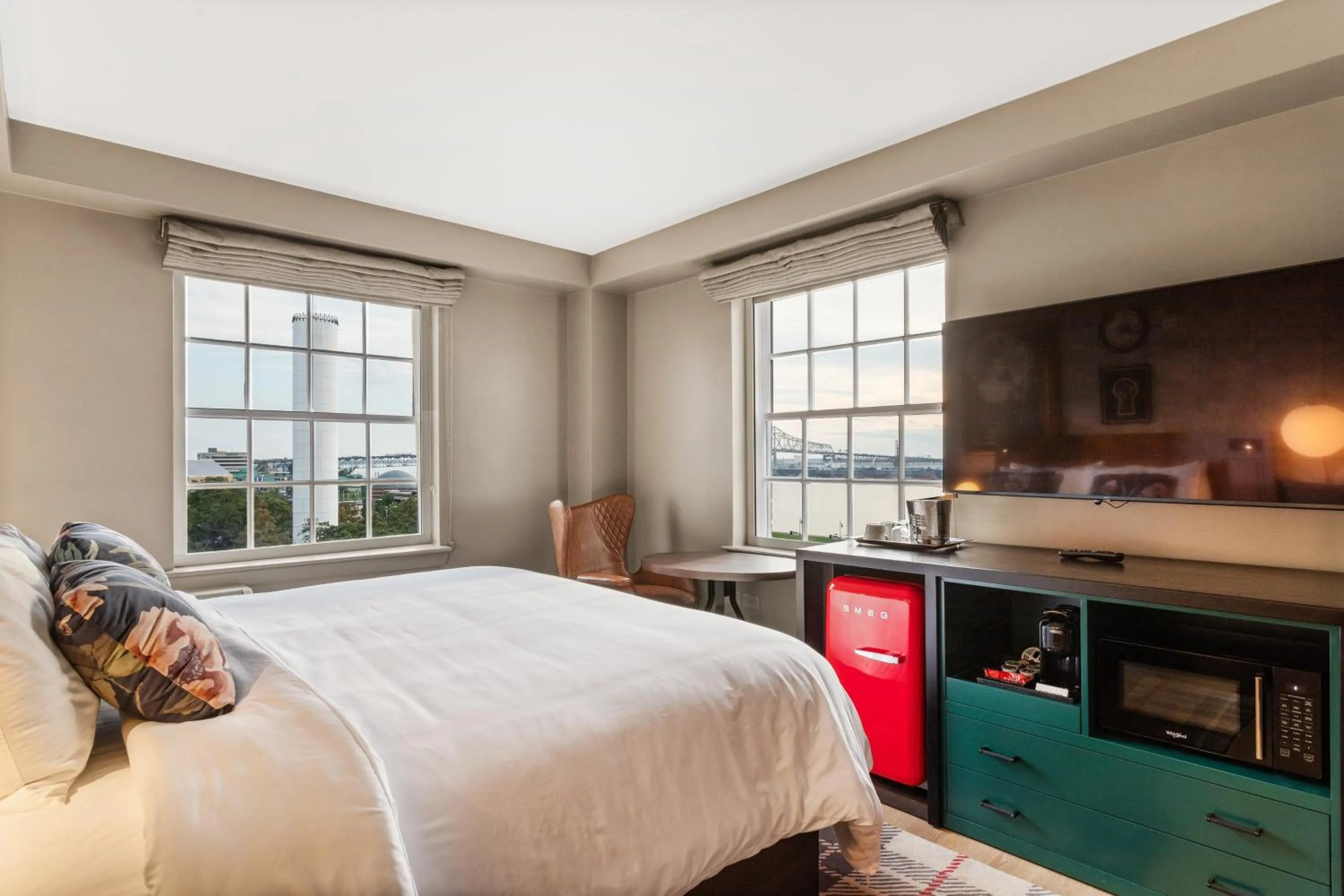 Photo of the whole room, Bed in Hotel Indigo Baton Rouge Downtown by IHG