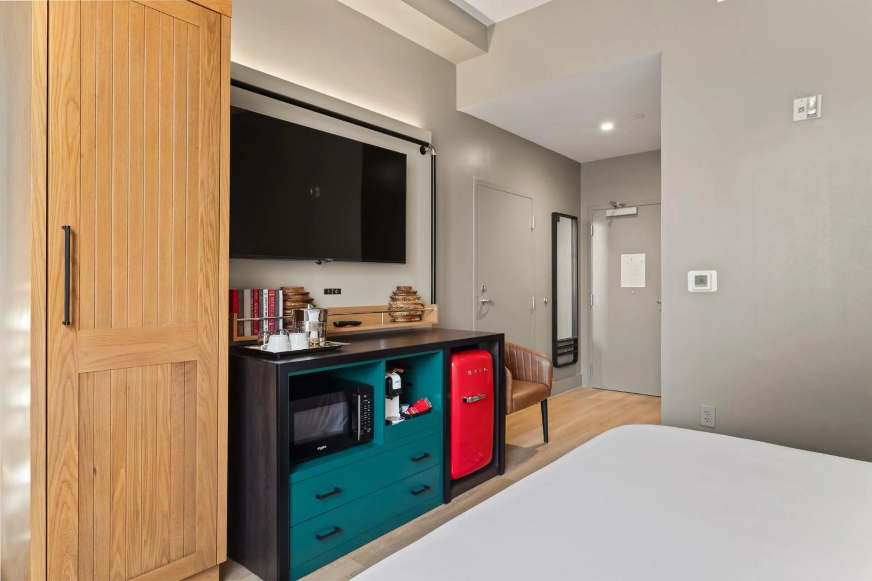 Photo of the whole room, Bed in Hotel Indigo Baton Rouge Downtown by IHG