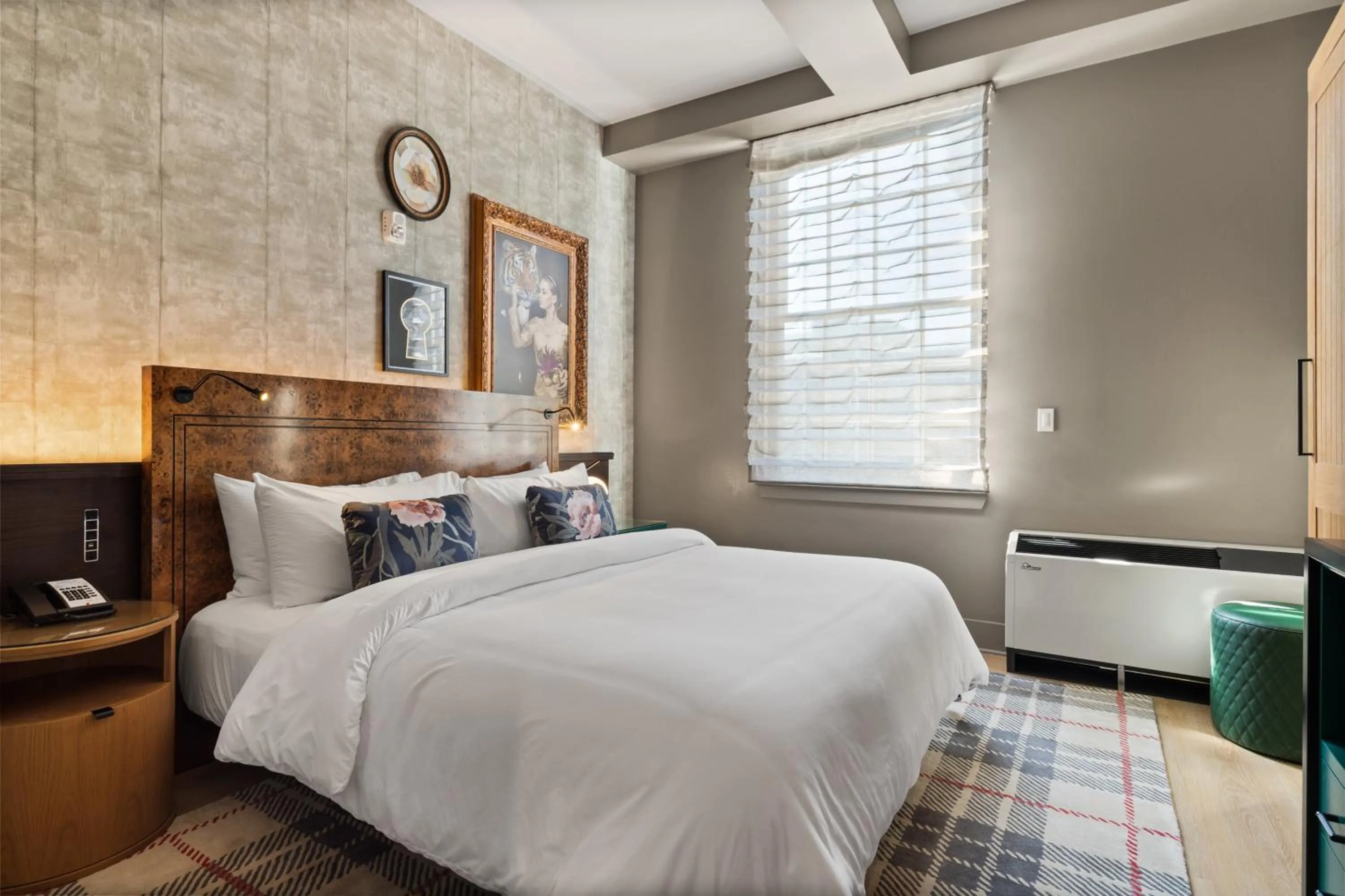 Photo of the whole room, Bed in Hotel Indigo Baton Rouge Downtown by IHG