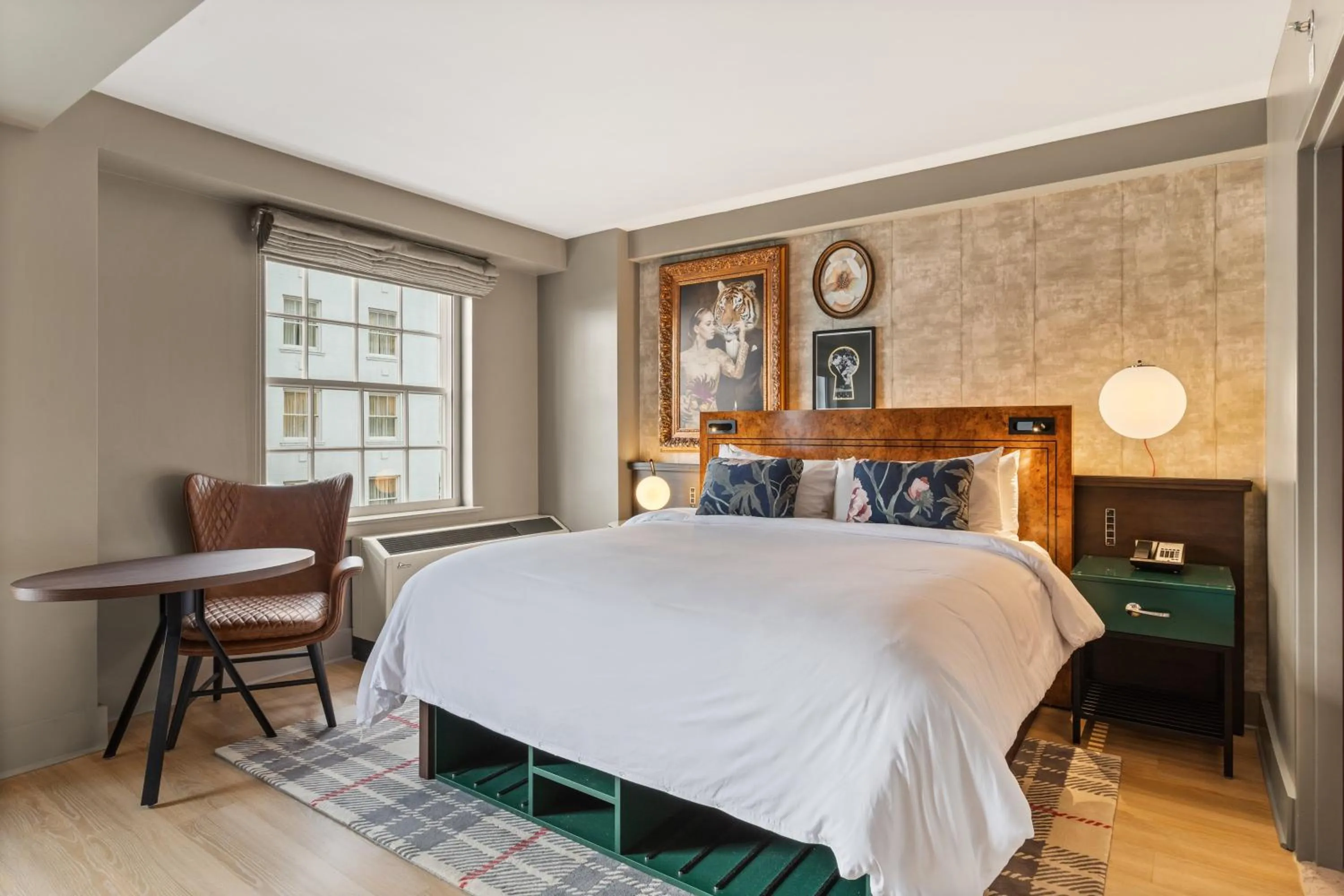 Photo of the whole room, Bed in Hotel Indigo Baton Rouge Downtown by IHG