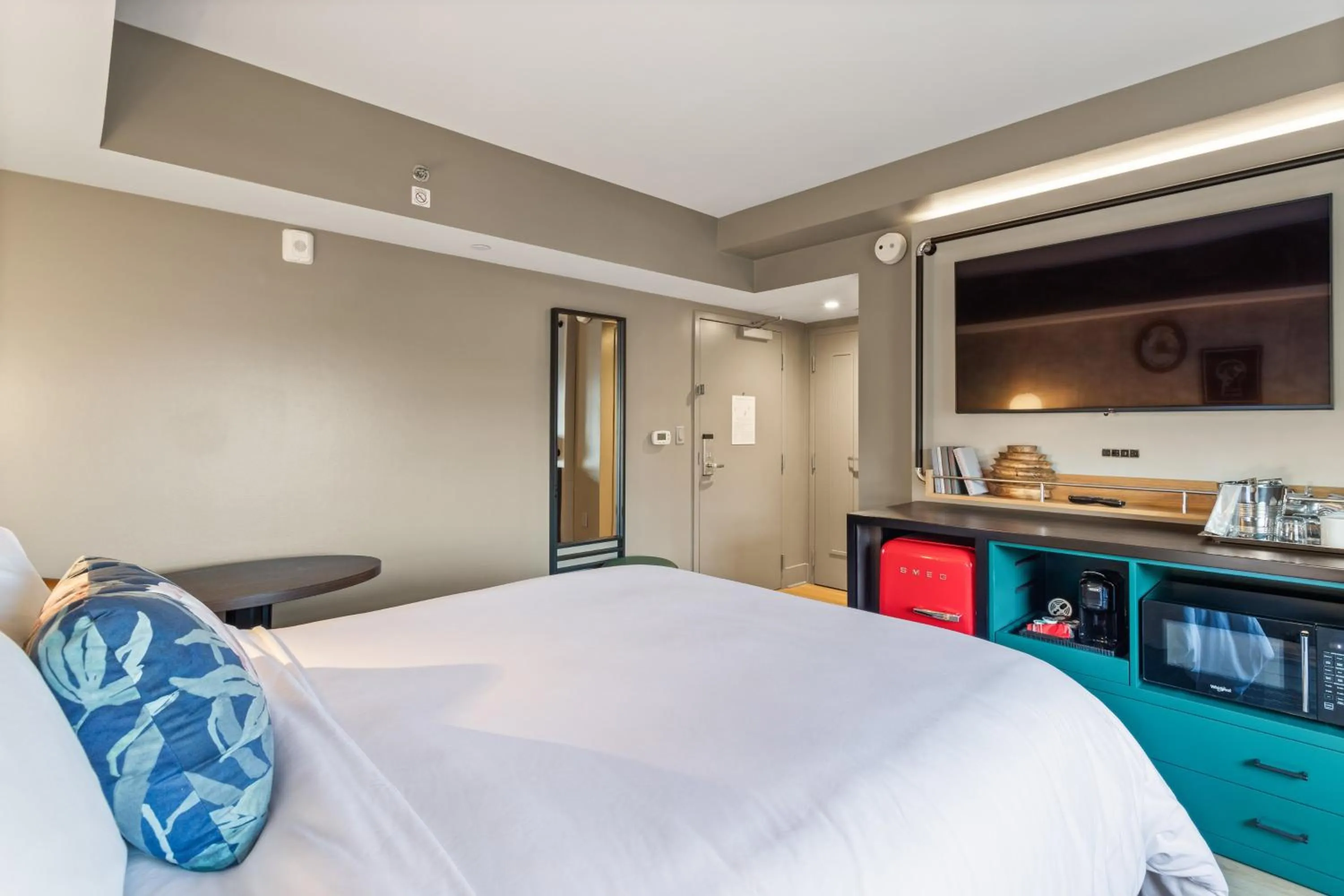 Photo of the whole room, Bed in Hotel Indigo Baton Rouge Downtown by IHG