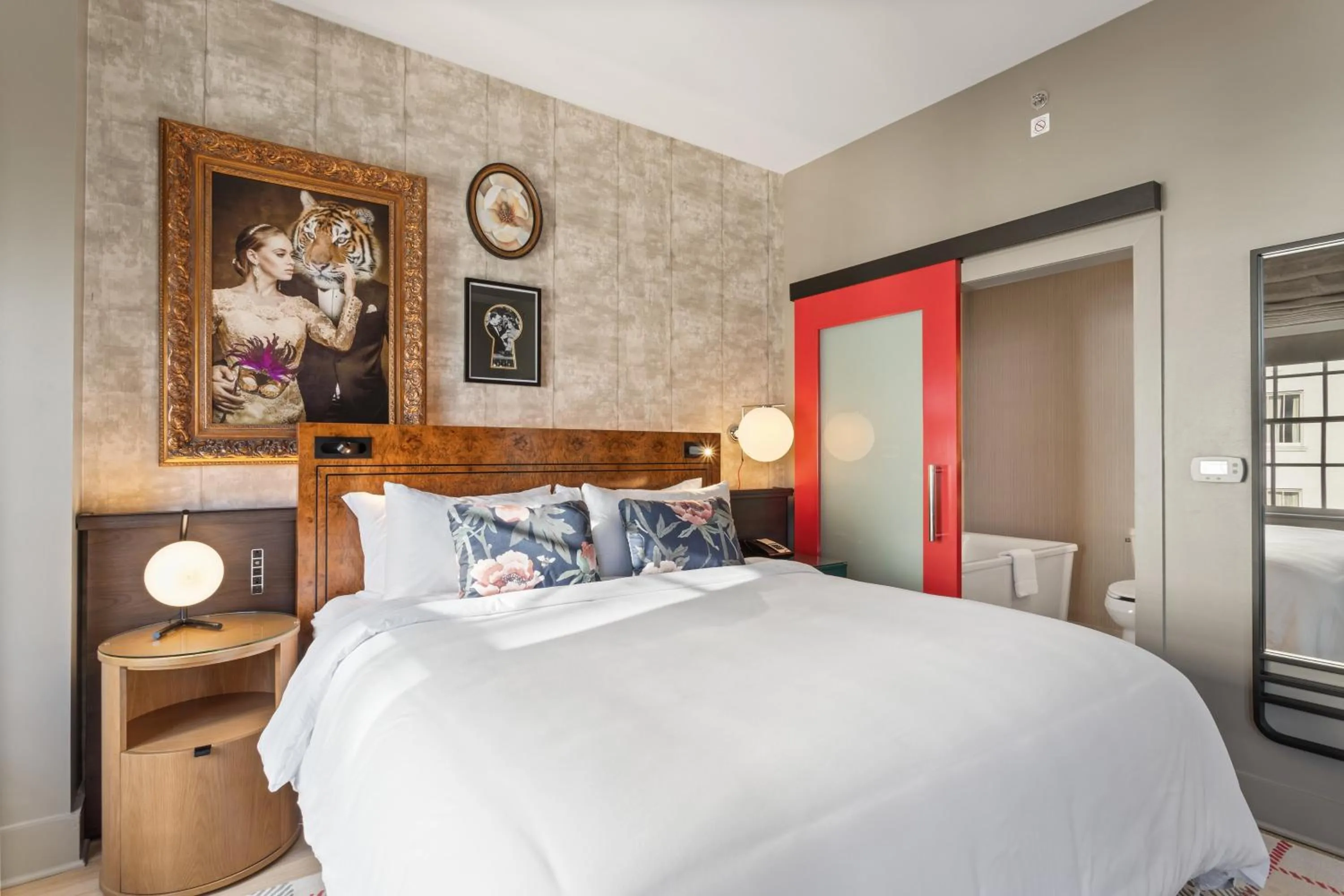 Photo of the whole room, Bed in Hotel Indigo Baton Rouge Downtown by IHG