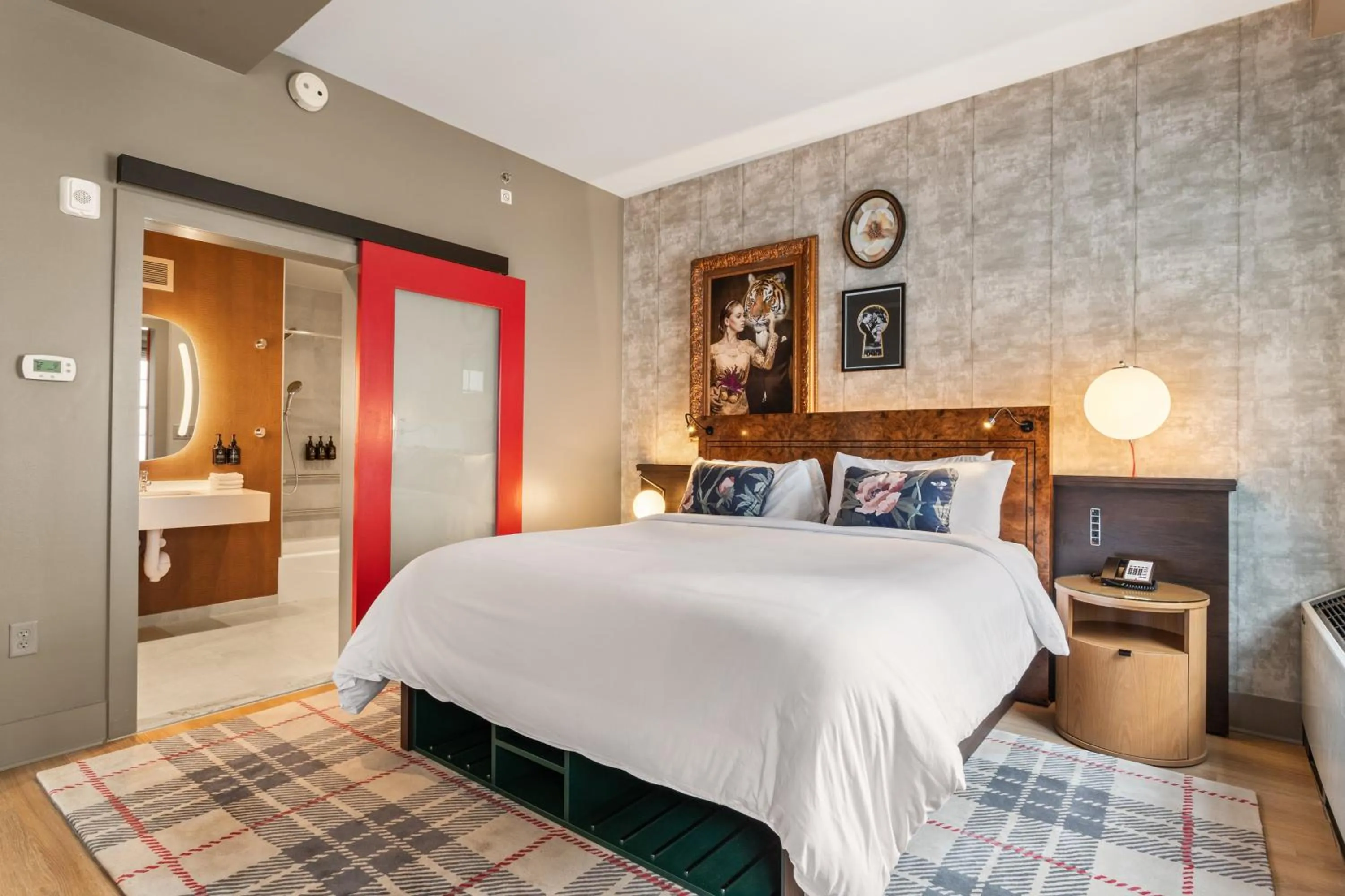 Photo of the whole room, Bed in Hotel Indigo Baton Rouge Downtown by IHG