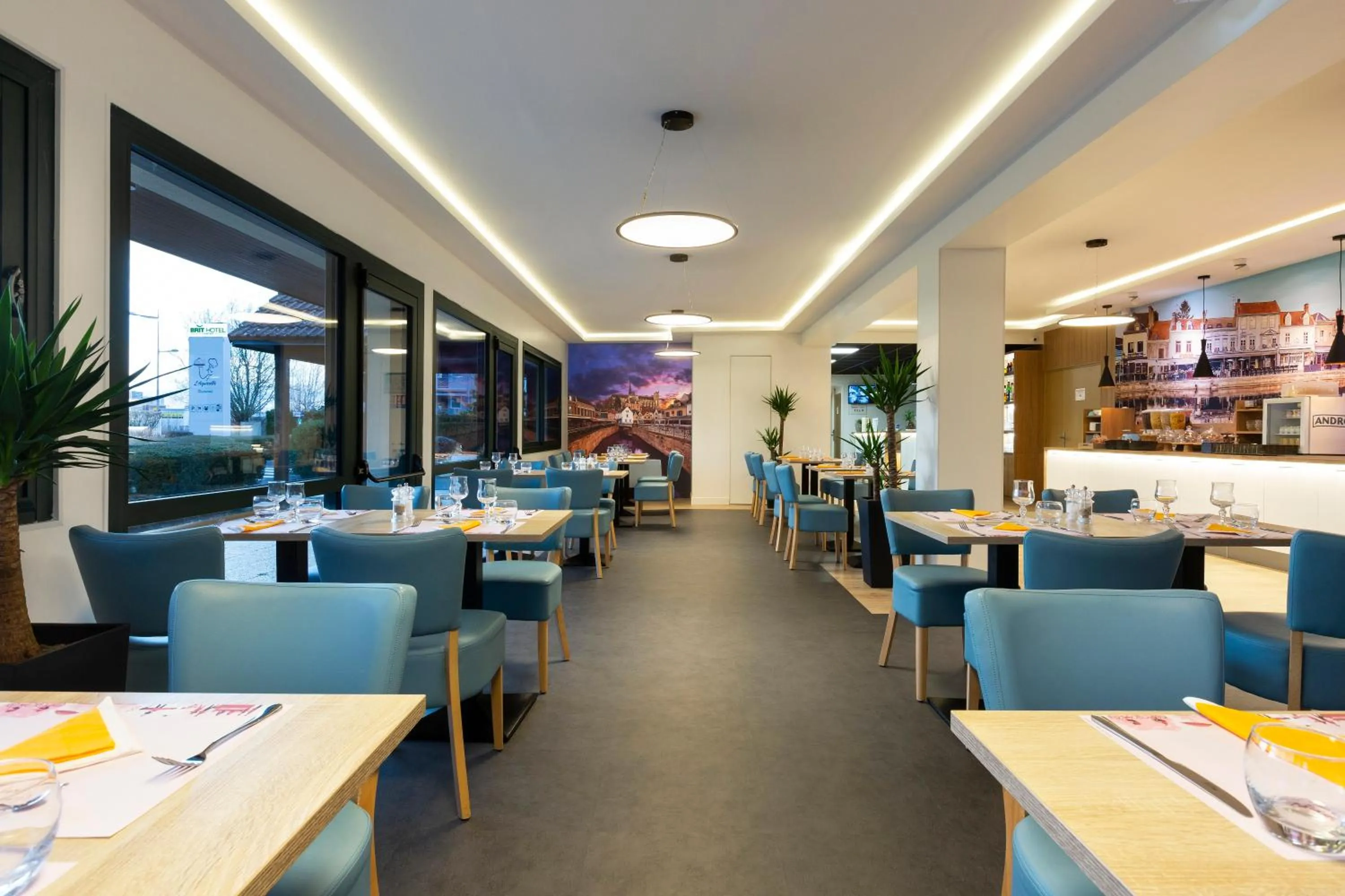 Restaurant/places to eat in Brit Hotel Confort Amiens