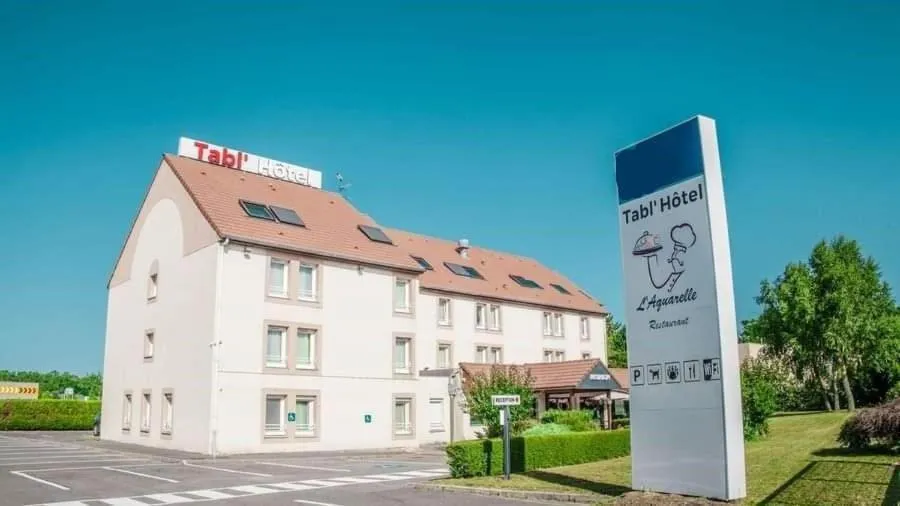 Parking in Brit Hotel Confort Amiens