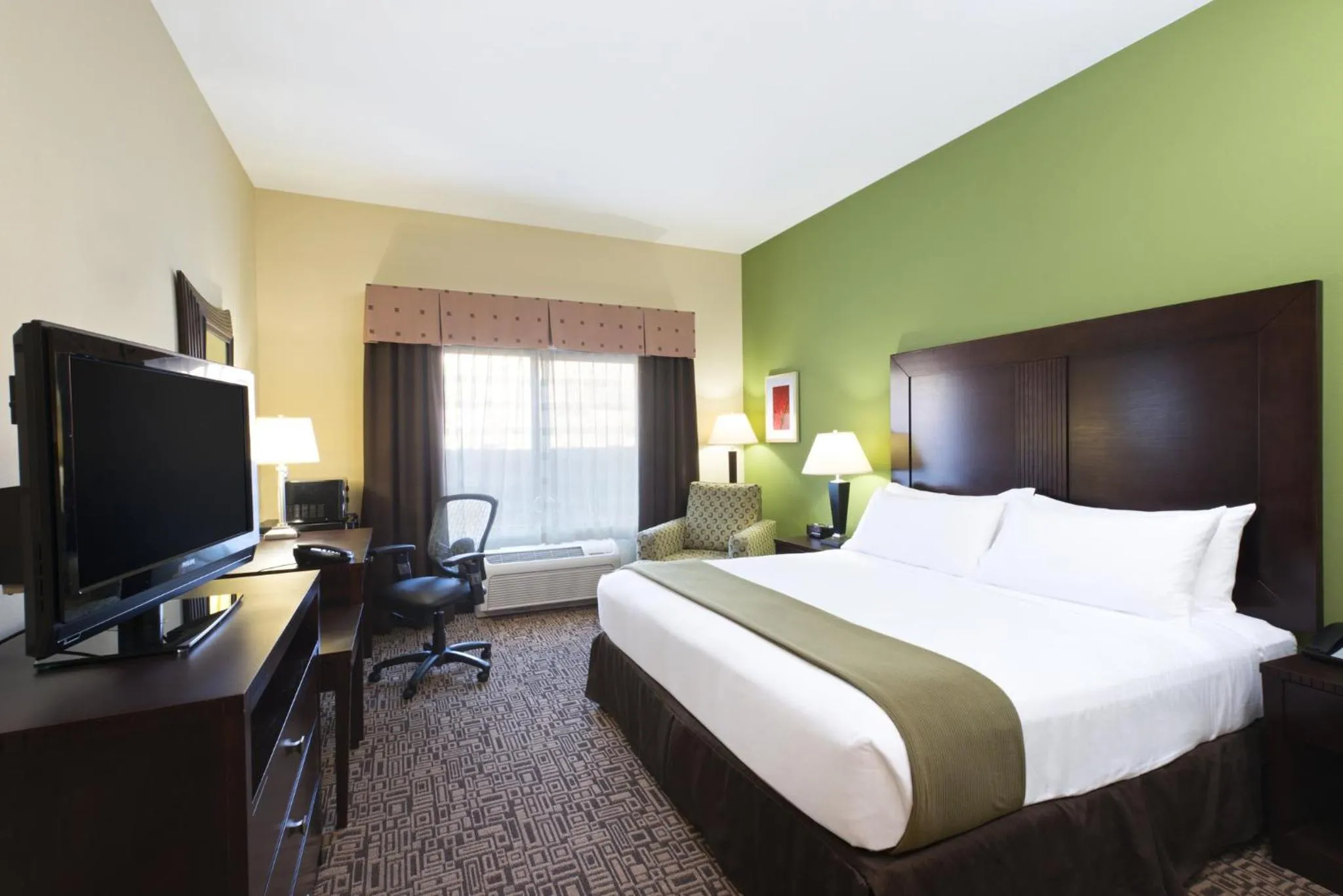 Photo of the whole room, Bed in Holiday Inn Express & Suites Richfield by IHG