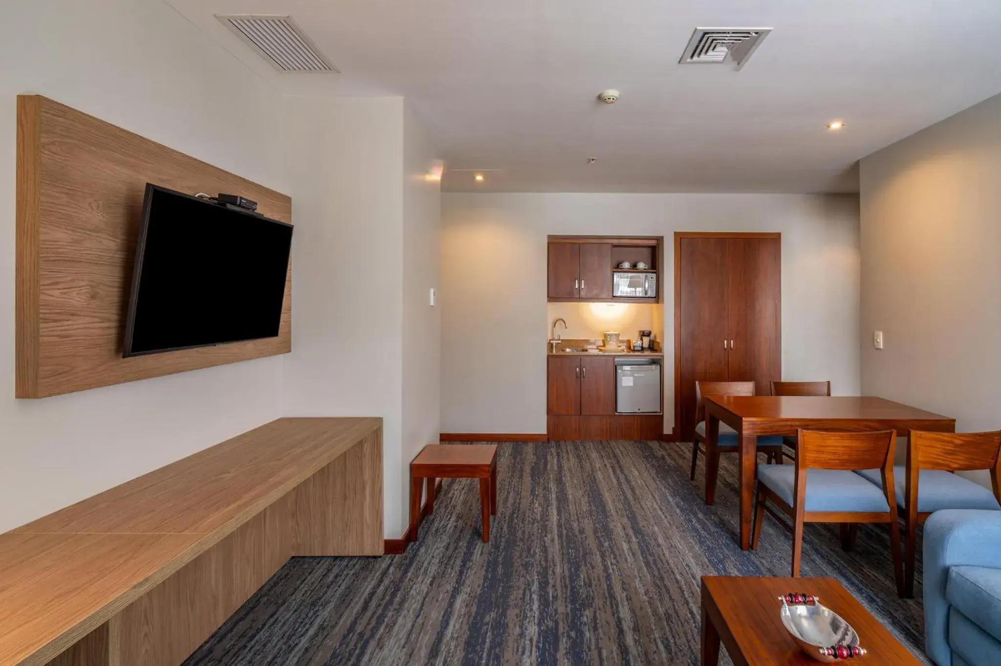 Photo of the whole room in Holiday Inn Express Quito by IHG Photo of the whole room in Holiday Inn Express Quito by IHG