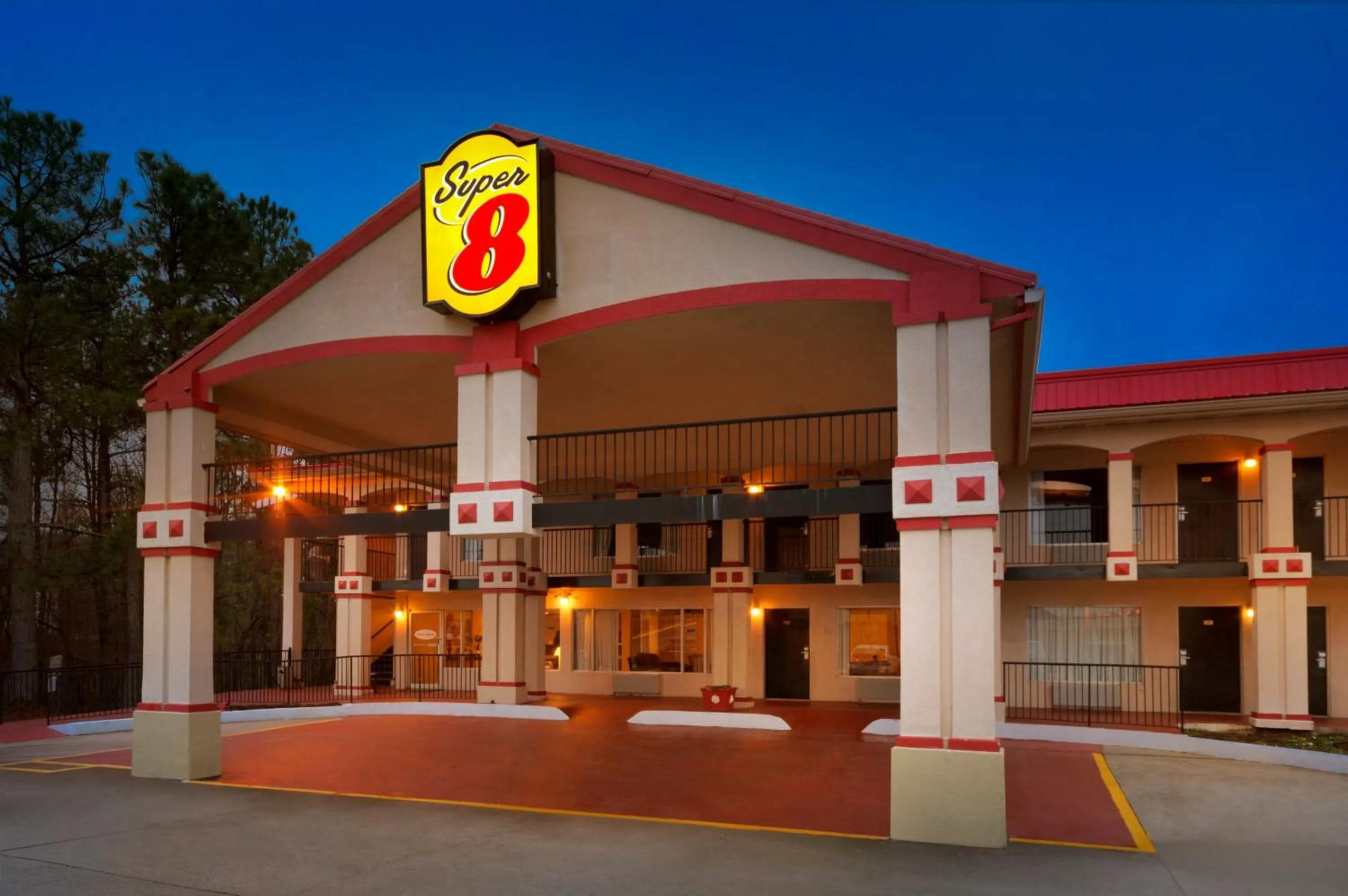 Facade/entrance in Super 8 by Wyndham College Park/Atlanta Airport West