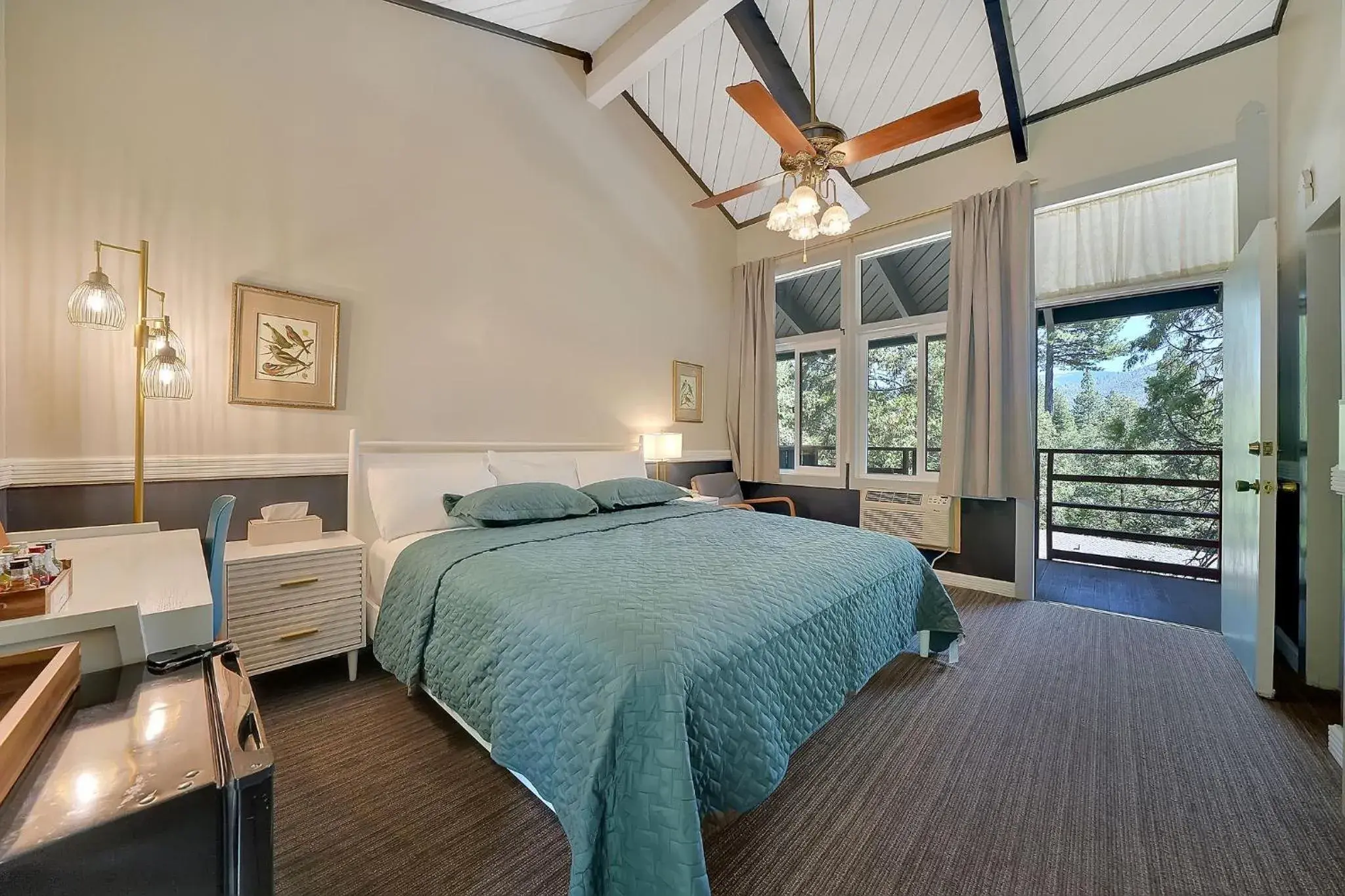 Single Room with Mountain View - single occupancy in Narrow Gauge Inn Single Room with Mountain View - single occupancy in Narrow Gauge Inn