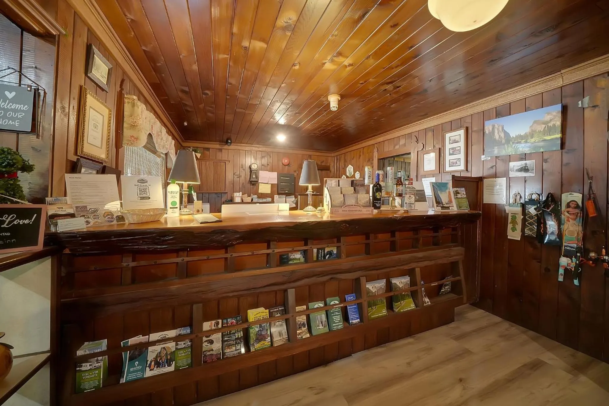 Lobby or reception in Narrow Gauge Inn