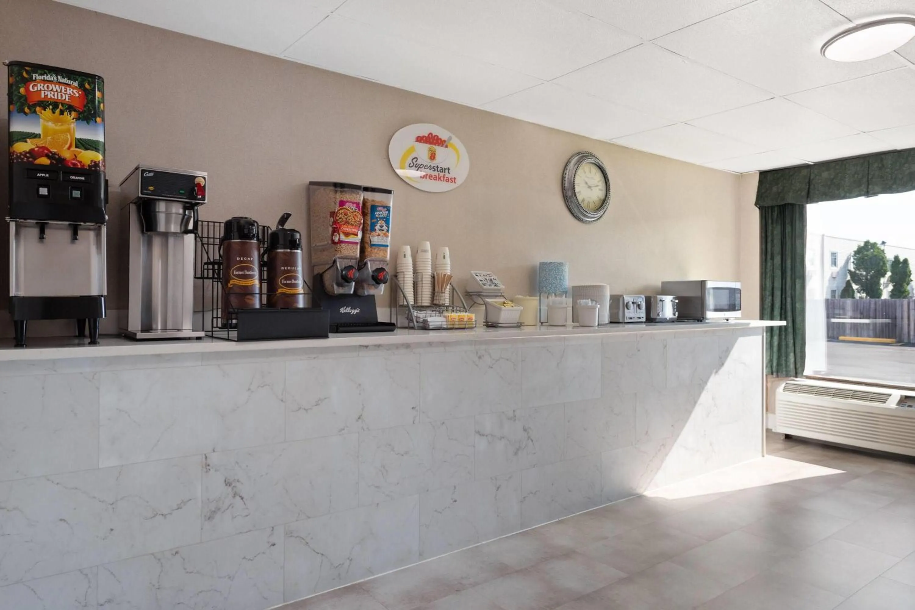 Breakfast in Super 8 by Wyndham Columbus