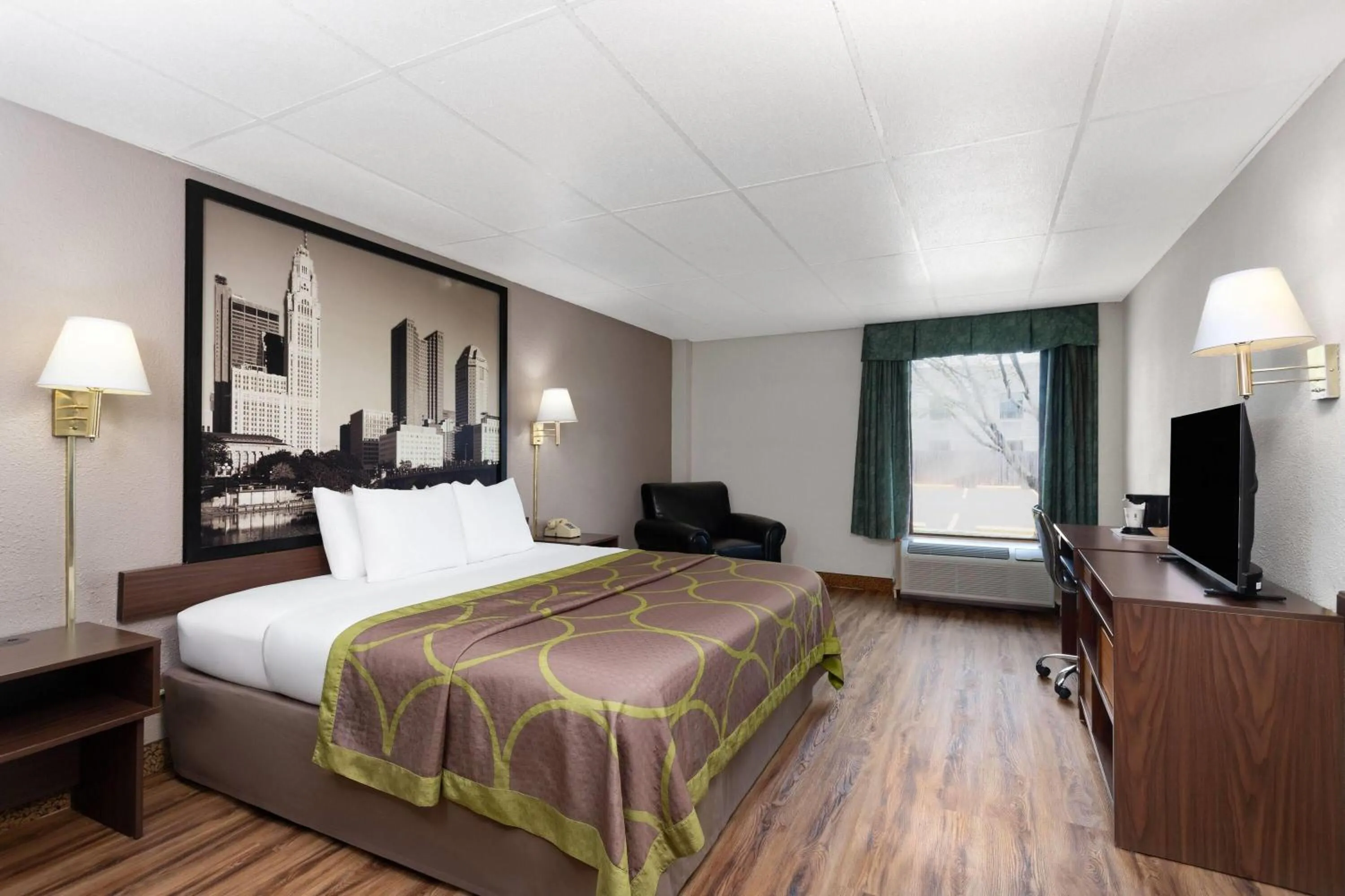 Photo of the whole room, Bed in Super 8 by Wyndham Columbus