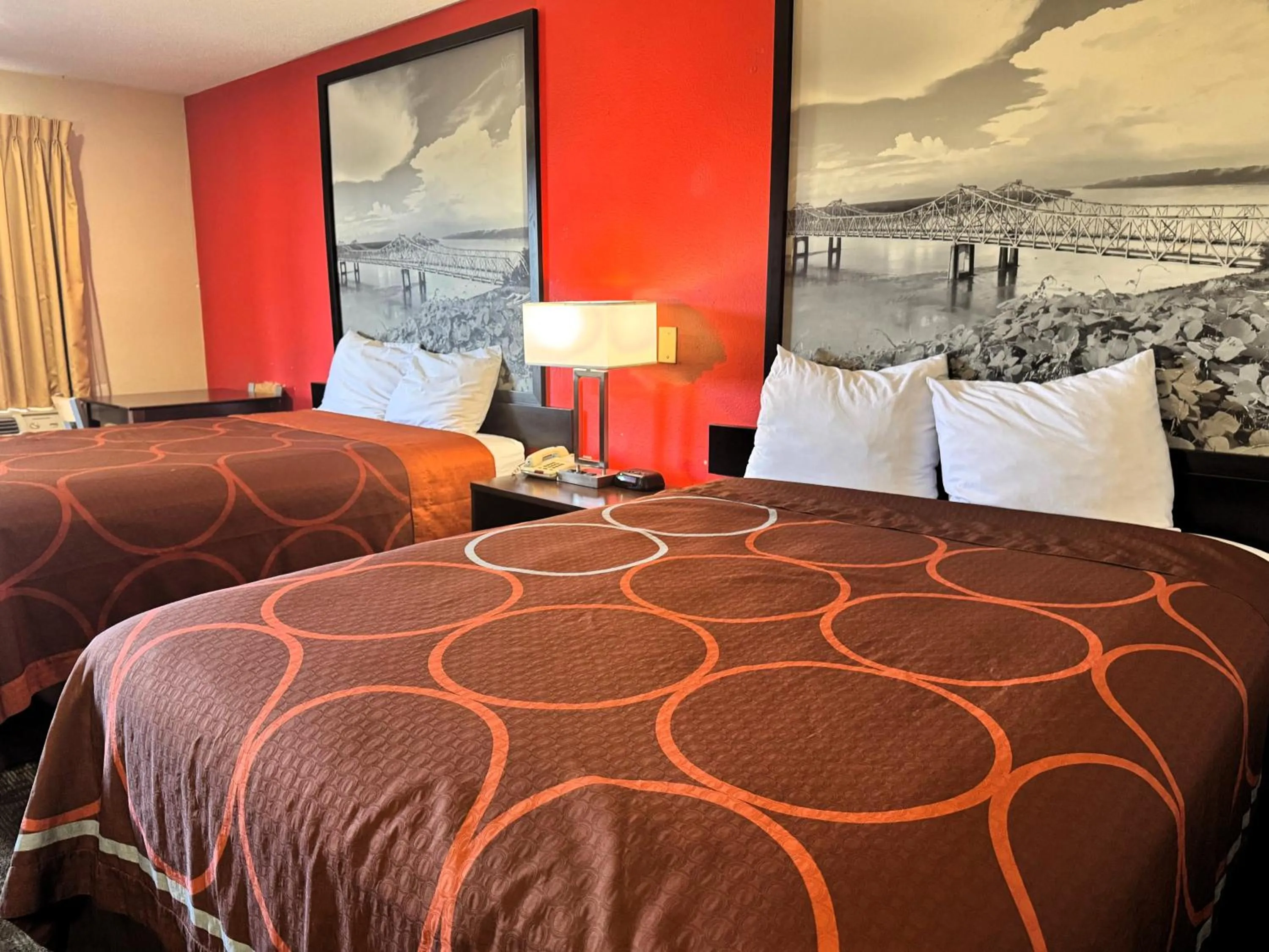 Bedroom, Bed in Super 8 by Wyndham Hattiesburg South