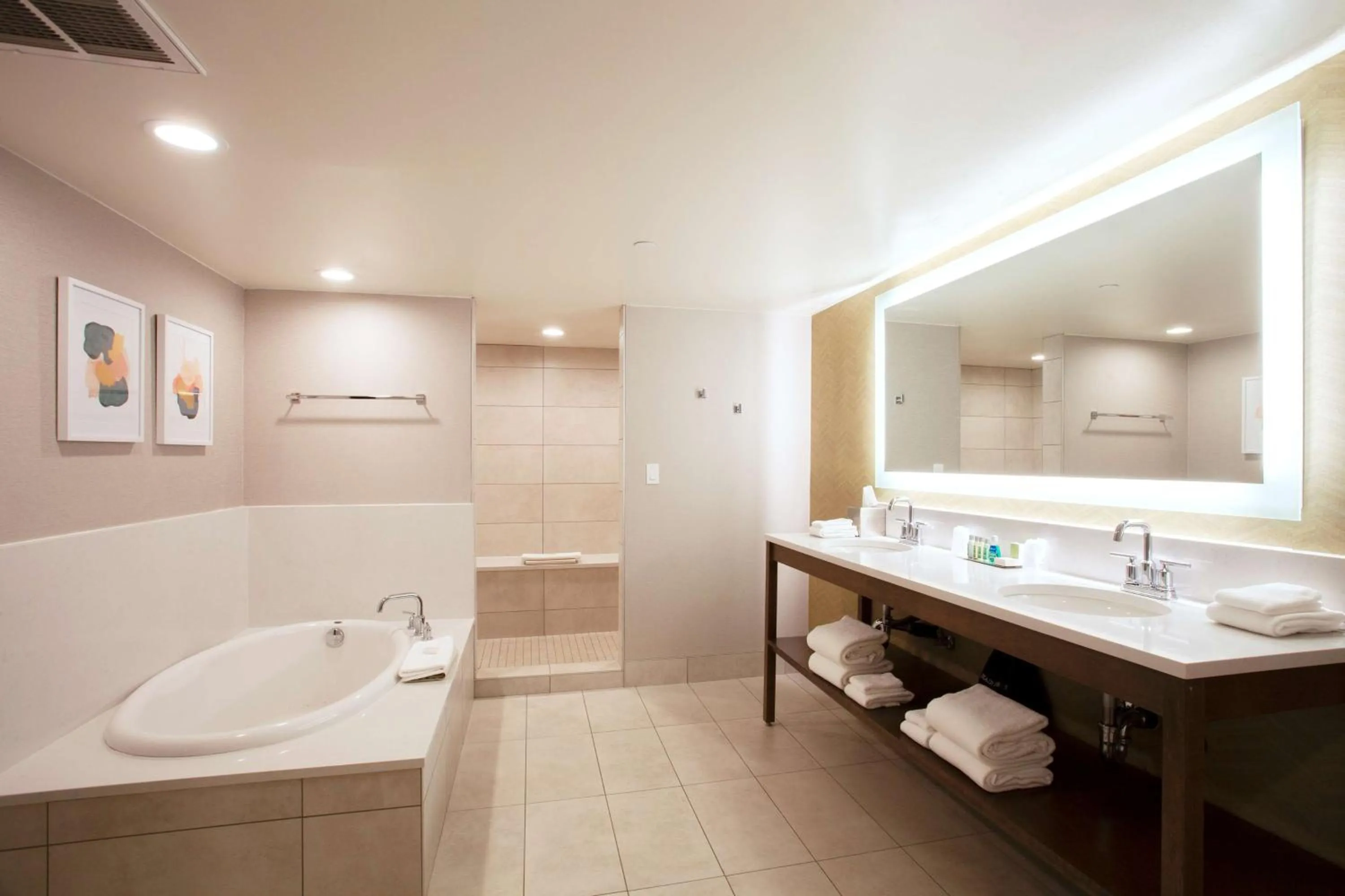 Bathroom in Riverside Hotel, BW Premier Collection