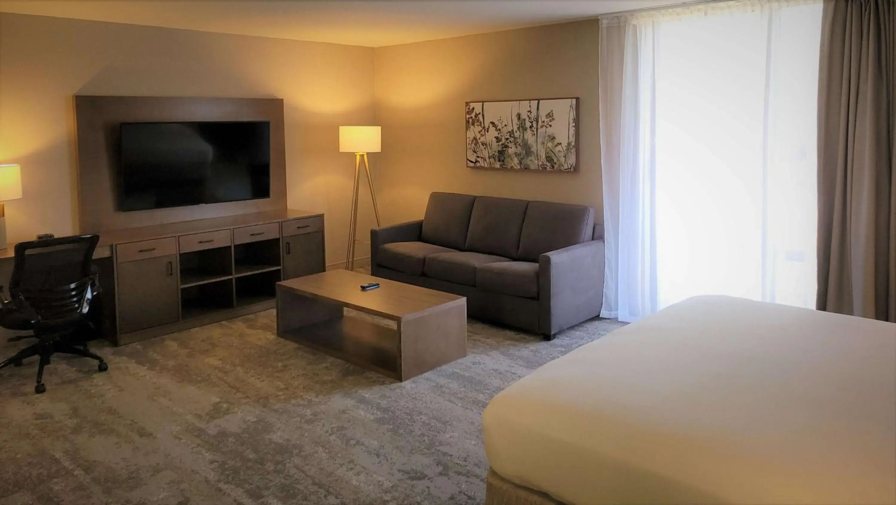 Photo of the whole room, Bed in Riverside Hotel, BW Premier Collection Photo of the whole room, Bed in Riverside Hotel, BW Premier Collection