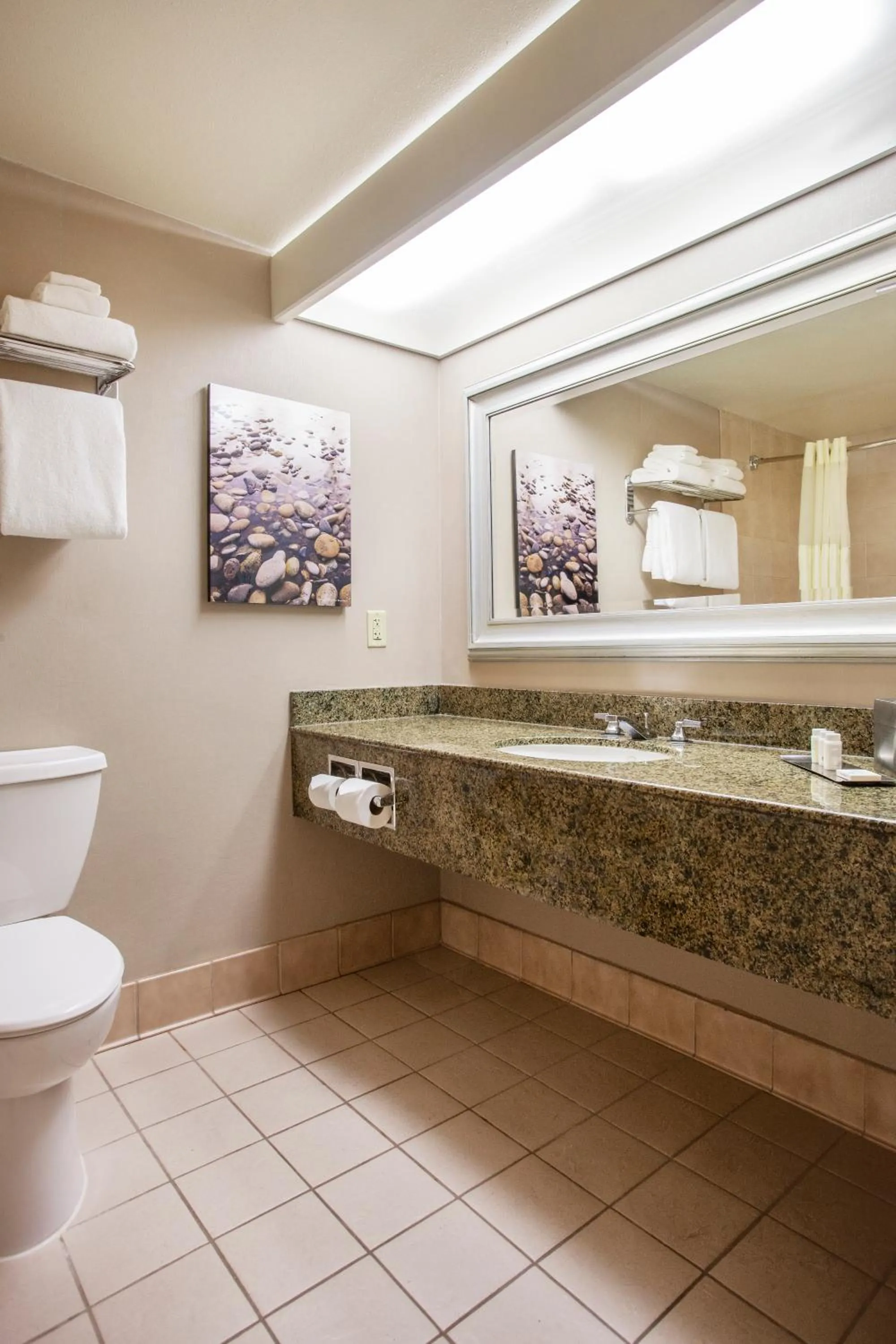 Bathroom in Riverside Hotel, BW Premier Collection