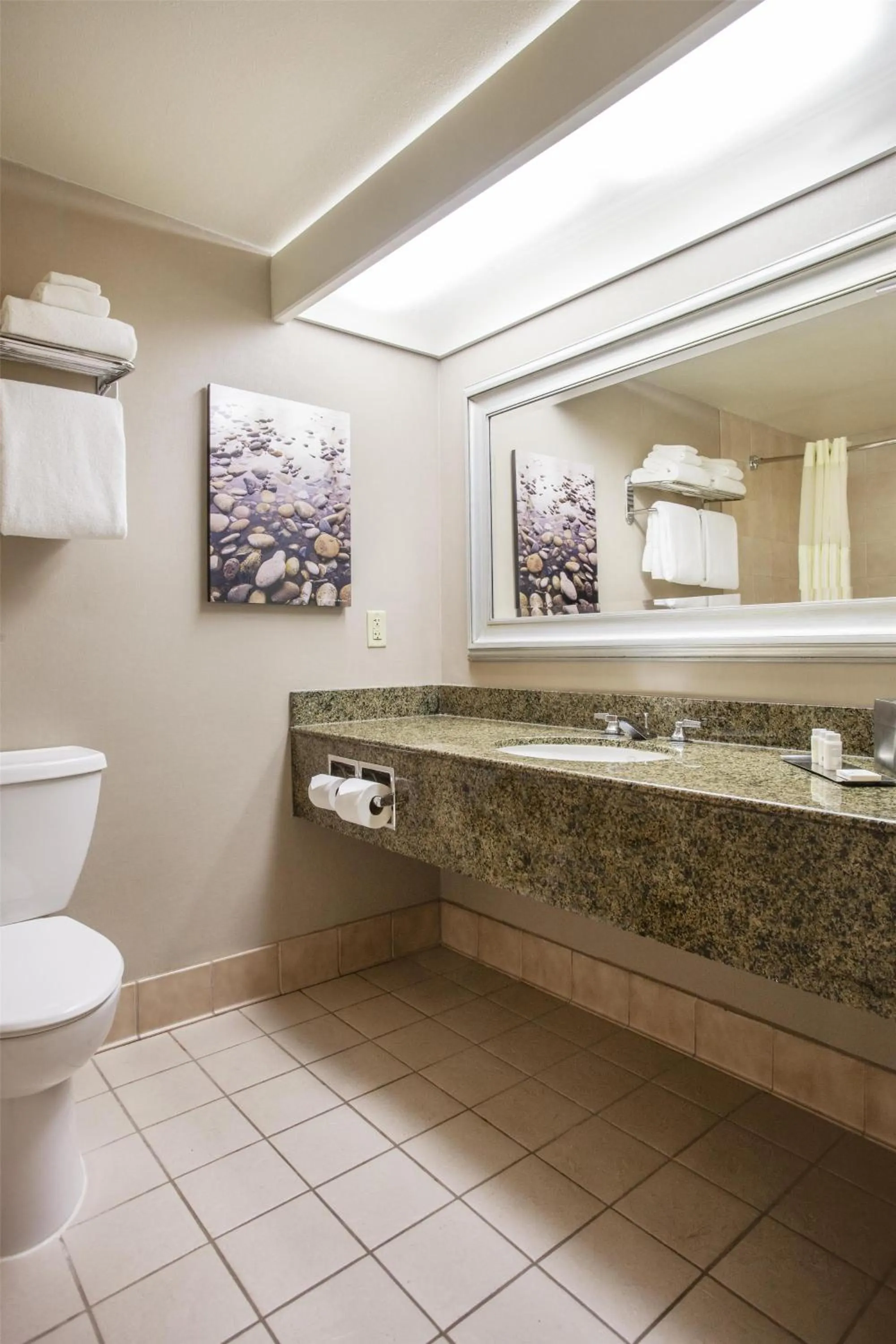 Bathroom in Riverside Hotel, BW Premier Collection