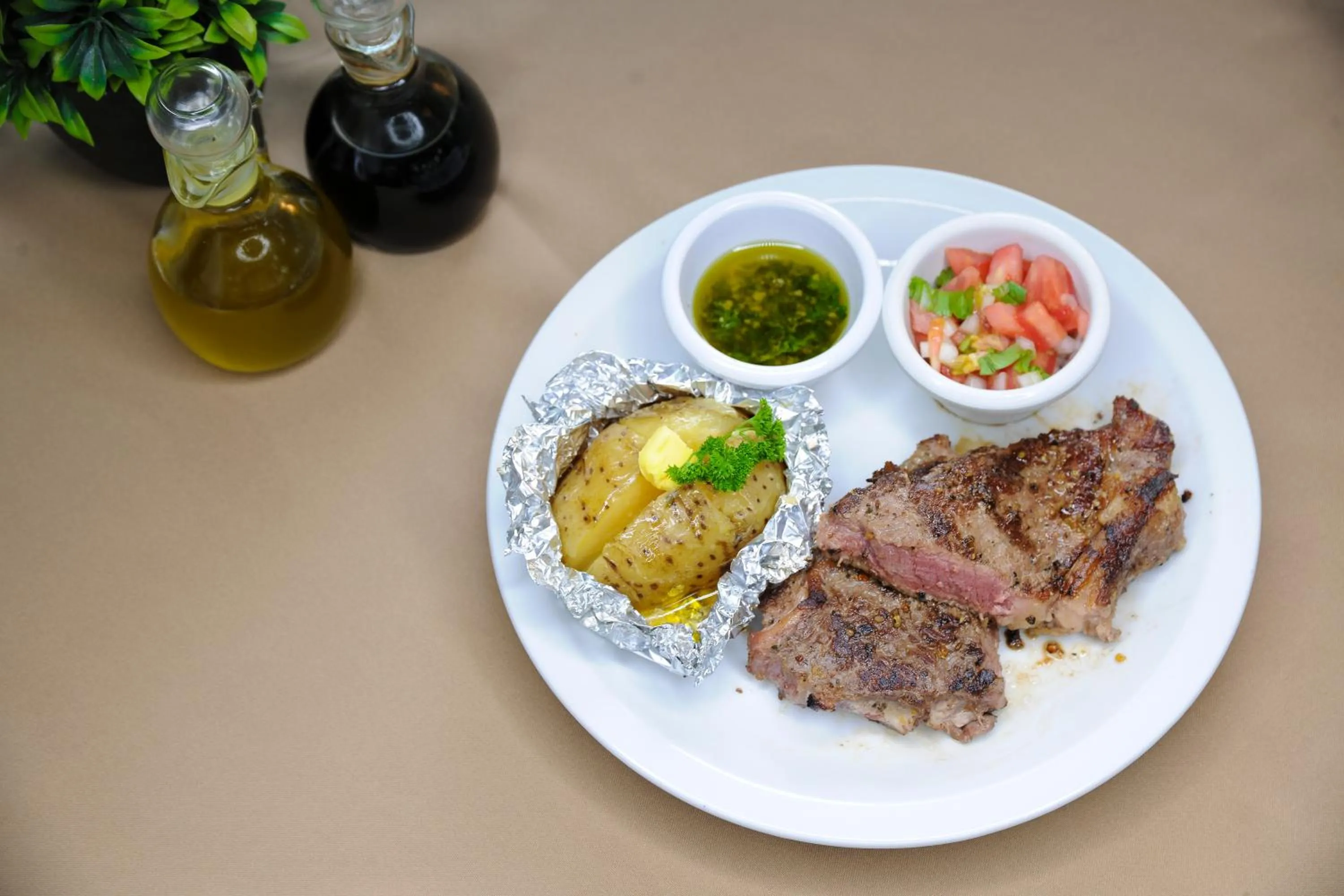 Restaurant/places to eat in Hotel Robledal