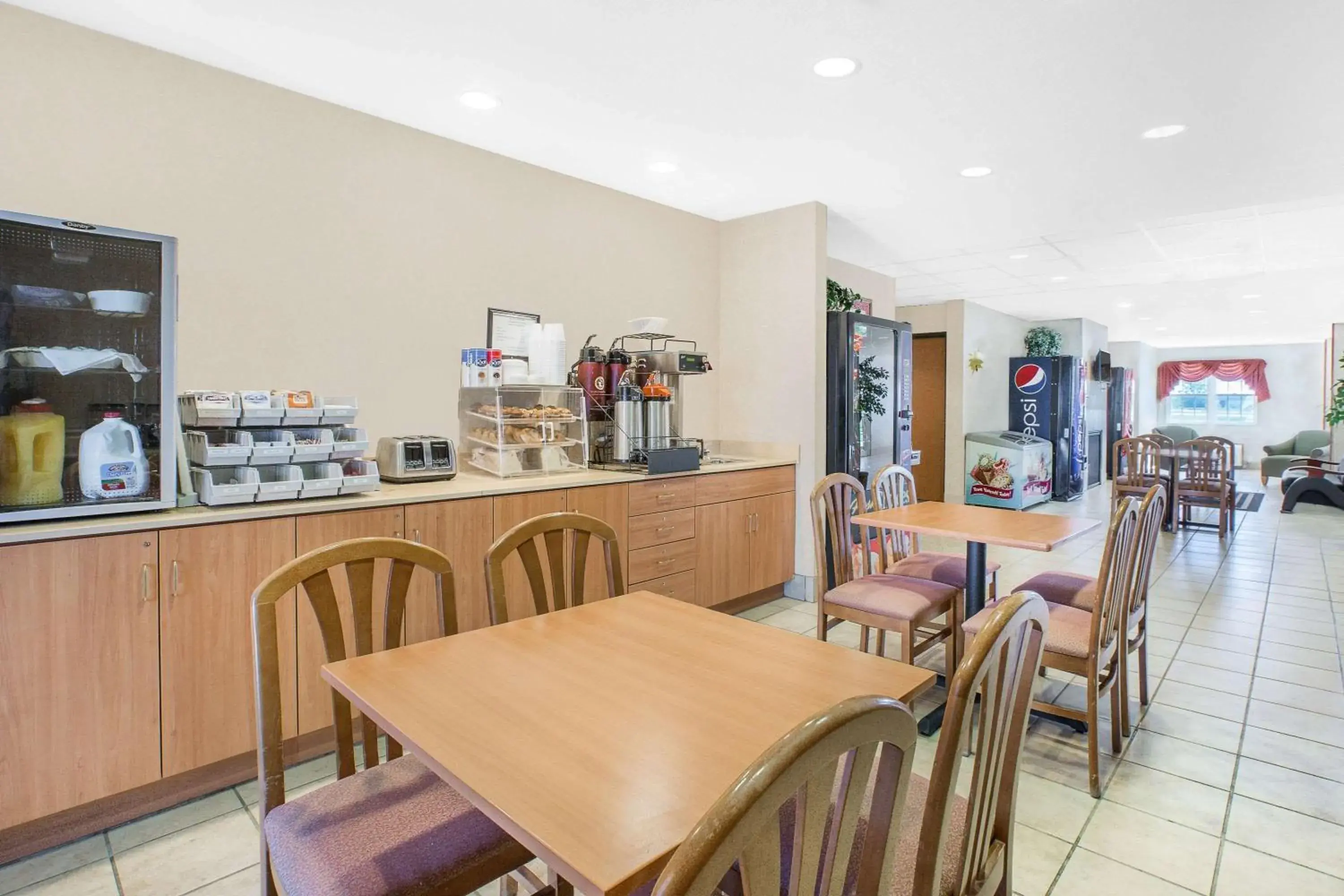 Restaurant/places to eat in Microtel Inn & Suites by Wyndham Colfax Restaurant/places to eat in Microtel Inn & Suites by Wyndham Colfax