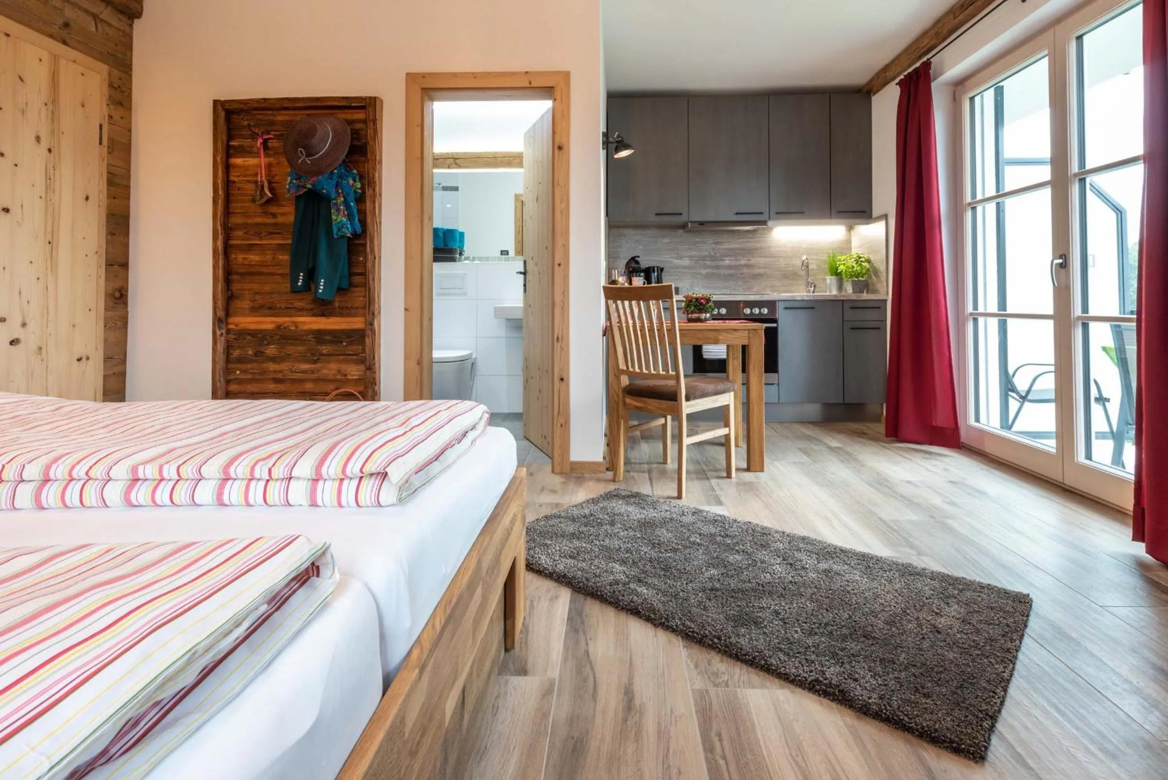 Living room, Bed in Pension und Appartements Wild