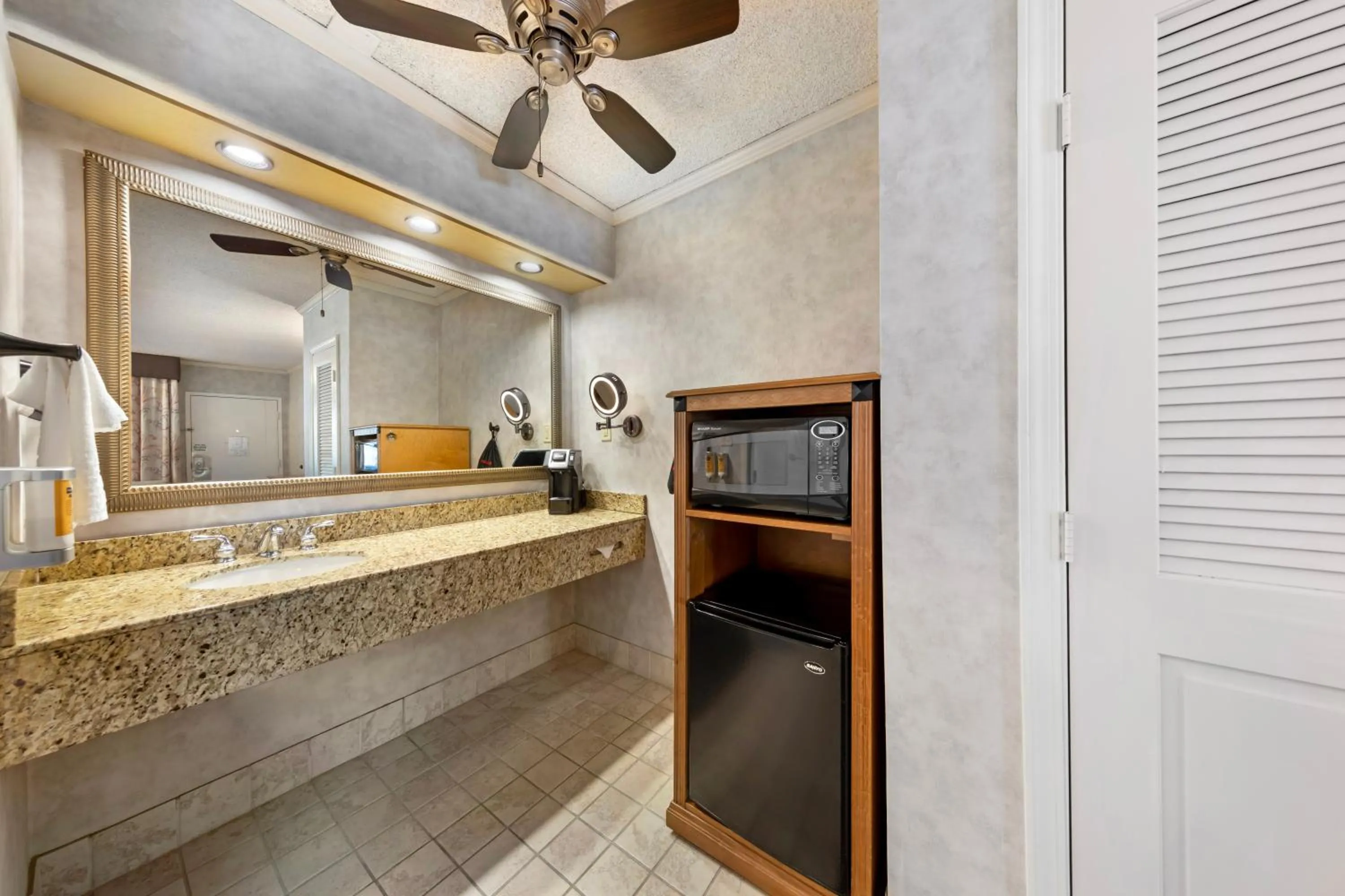 Bathroom in Best Western Plus Black Oak