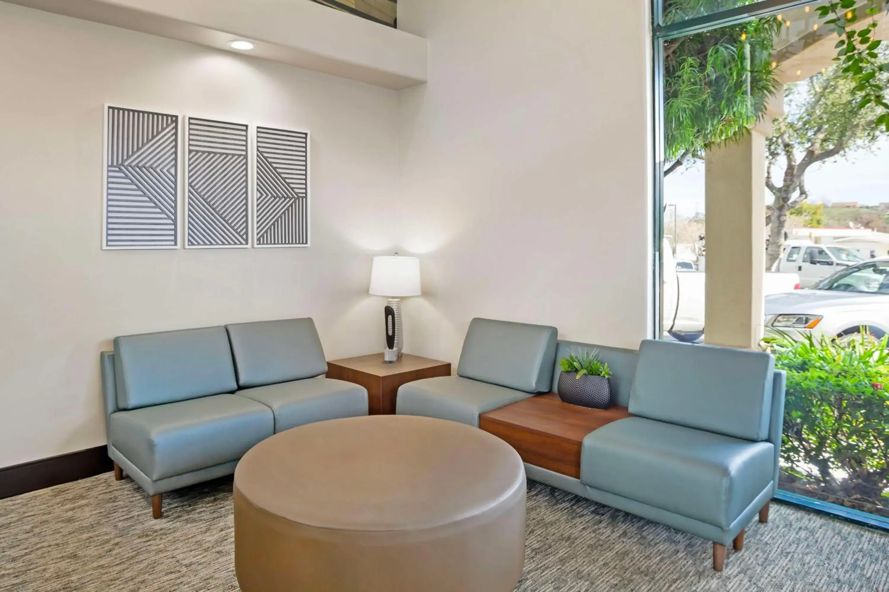 Lobby or reception in Best Western Plus Black Oak Lobby or reception in Best Western Plus Black Oak