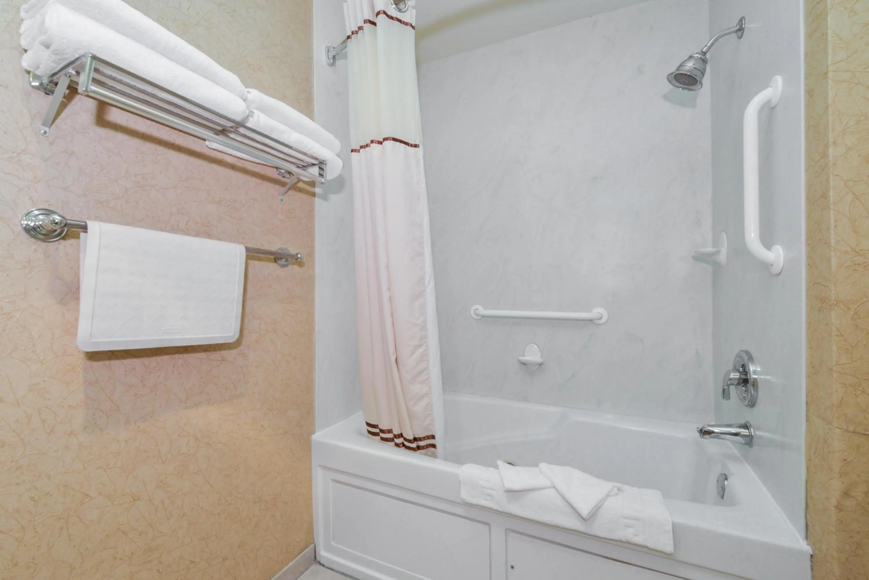 Bathroom in Best Western Plus Black Oak