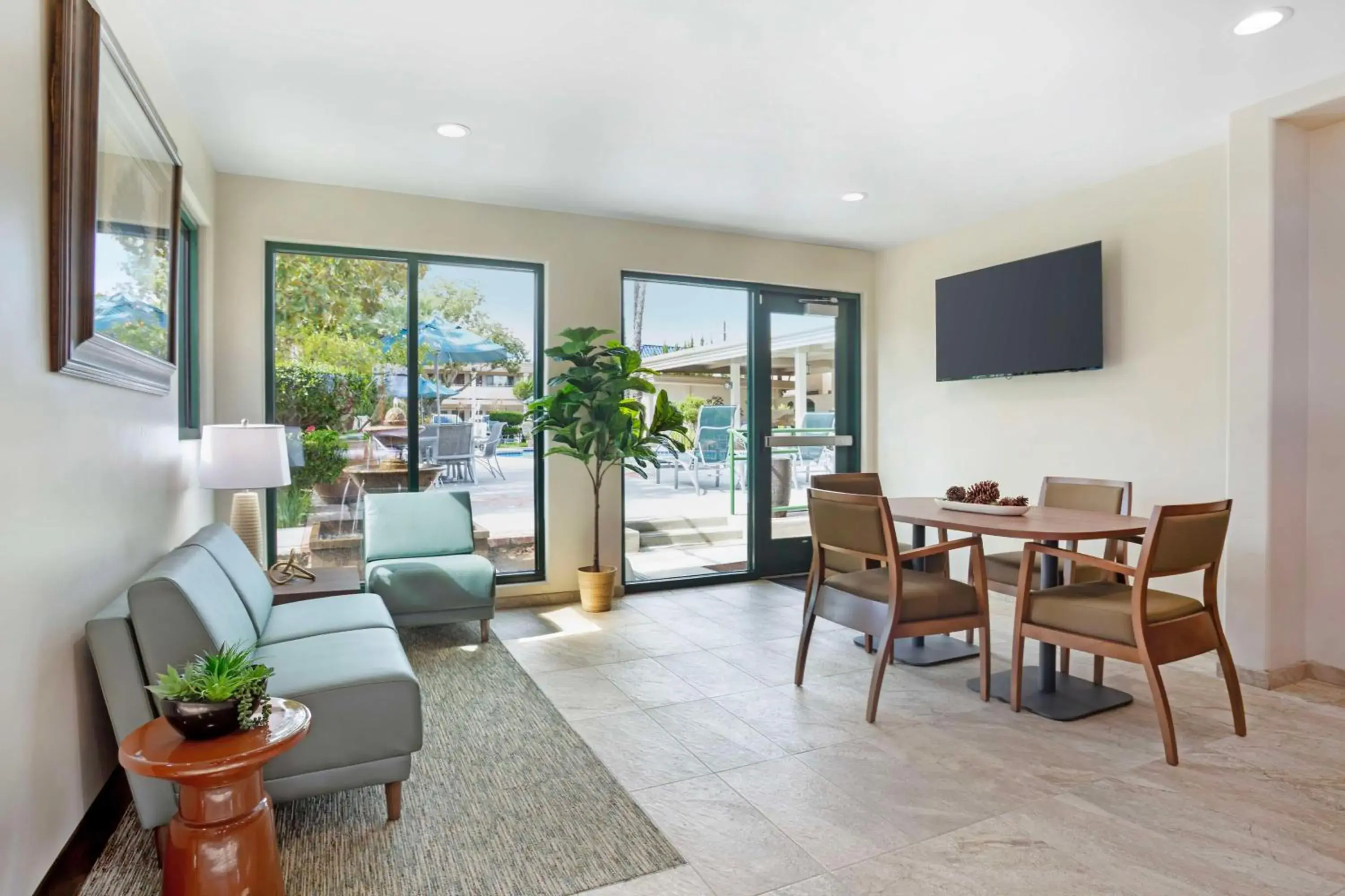 Lobby or reception in Best Western Plus Black Oak Lobby or reception in Best Western Plus Black Oak