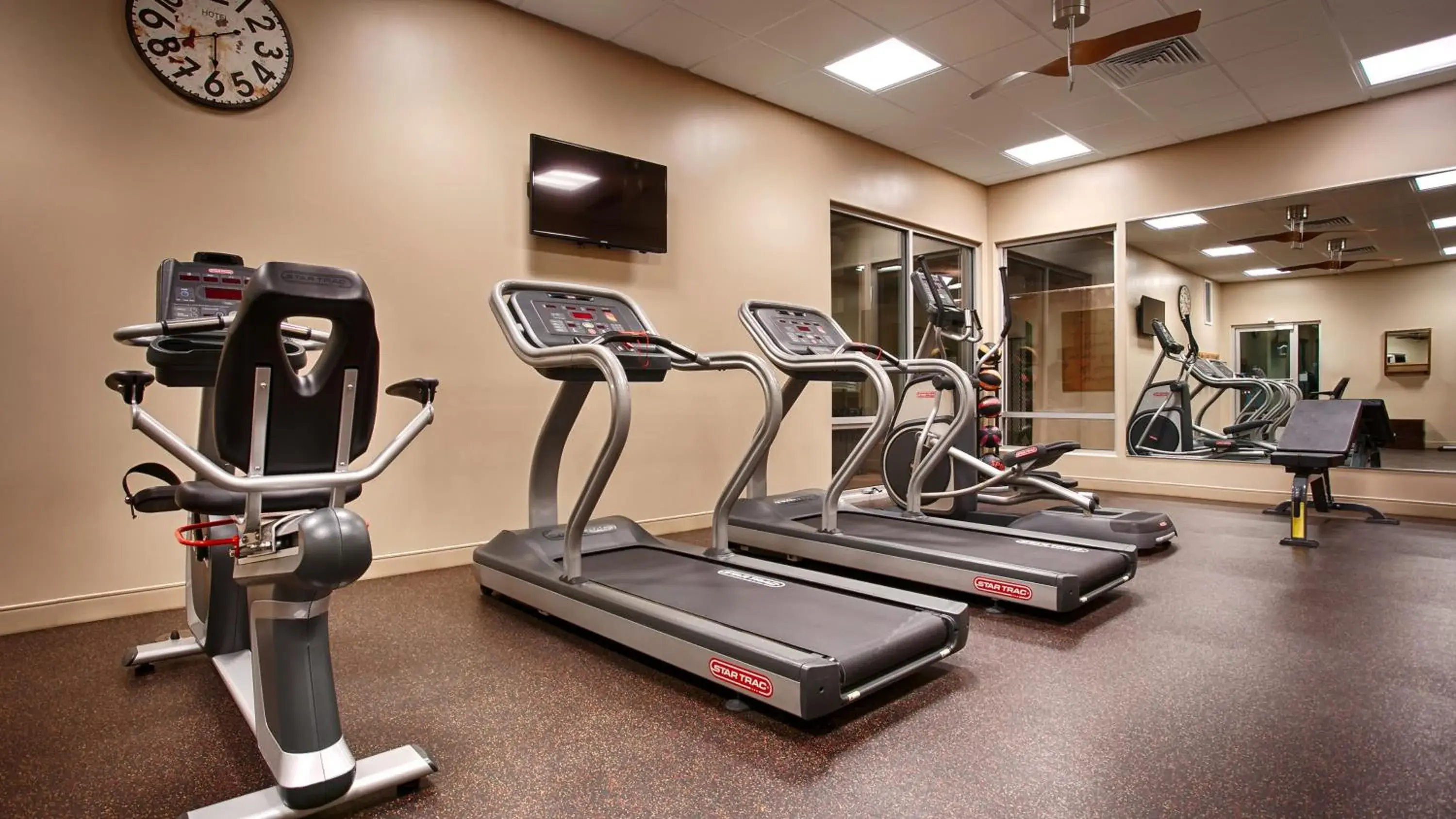 Fitness centre/facilities in Best Western Plus Black Oak Fitness centre/facilities in Best Western Plus Black Oak