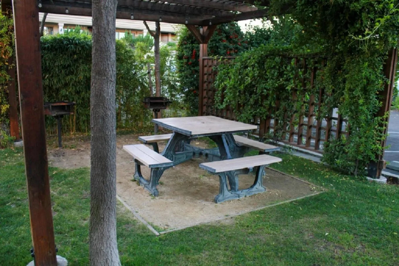 BBQ facilities in Best Western Plus Black Oak