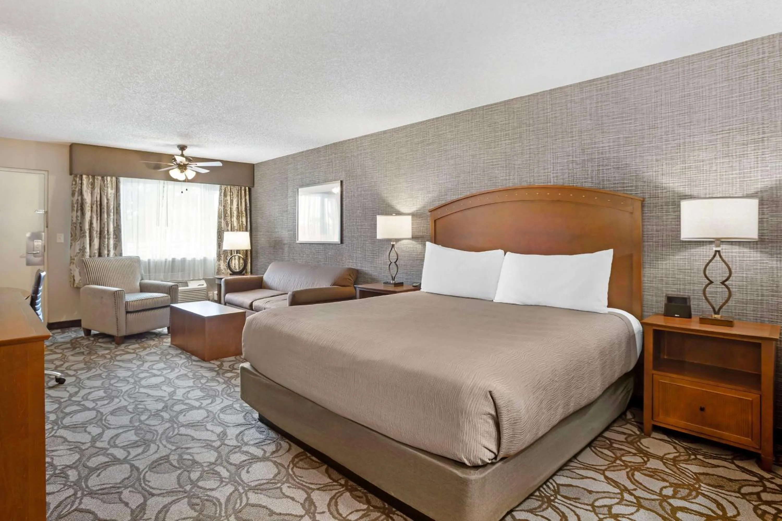 Bedroom, Bed in Best Western Plus Black Oak