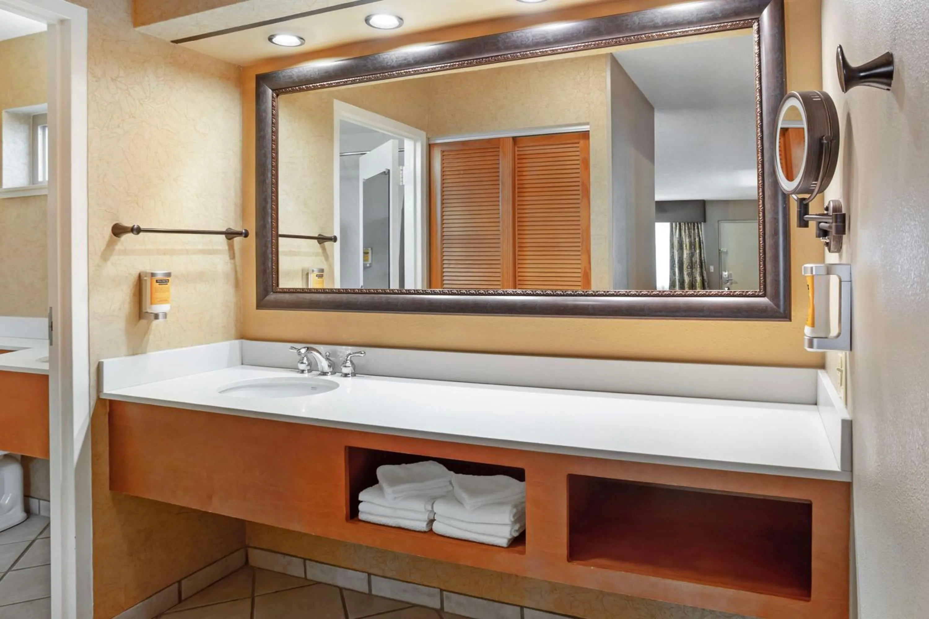 Bedroom in Best Western Plus Black Oak