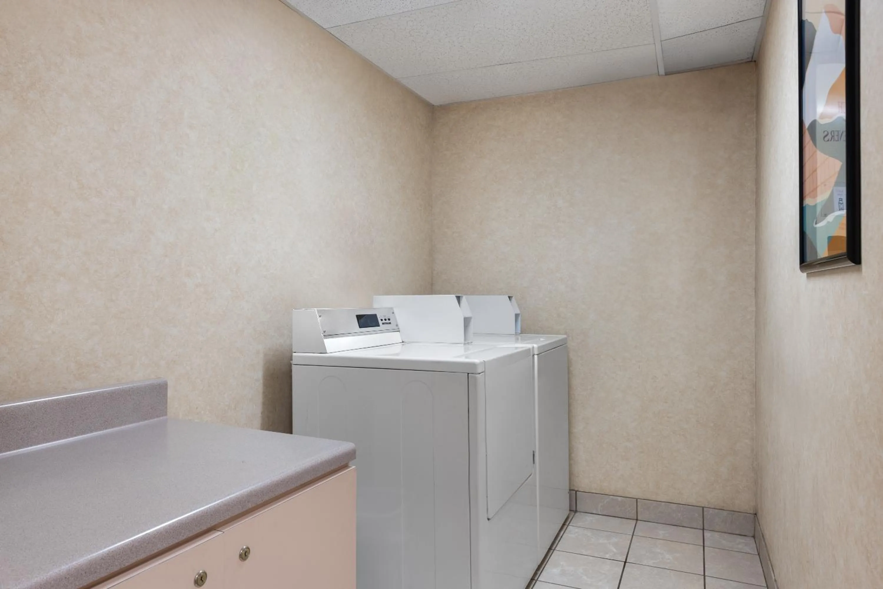 laundry in Days Inn & Suites by Wyndham Kansas City - CHIEFS Stadium