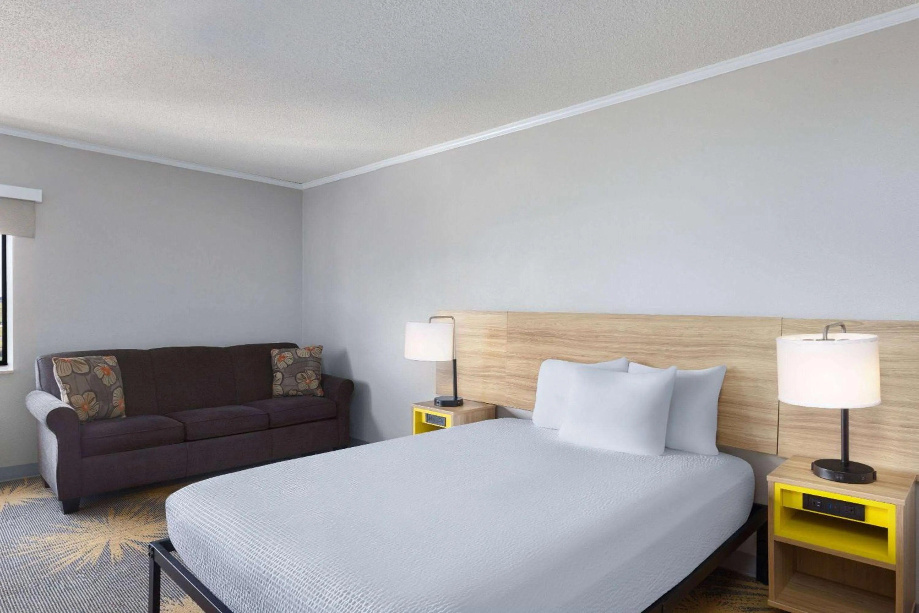 Photo of the whole room, Bed in Days Inn & Suites by Wyndham Kansas City - CHIEFS Stadium