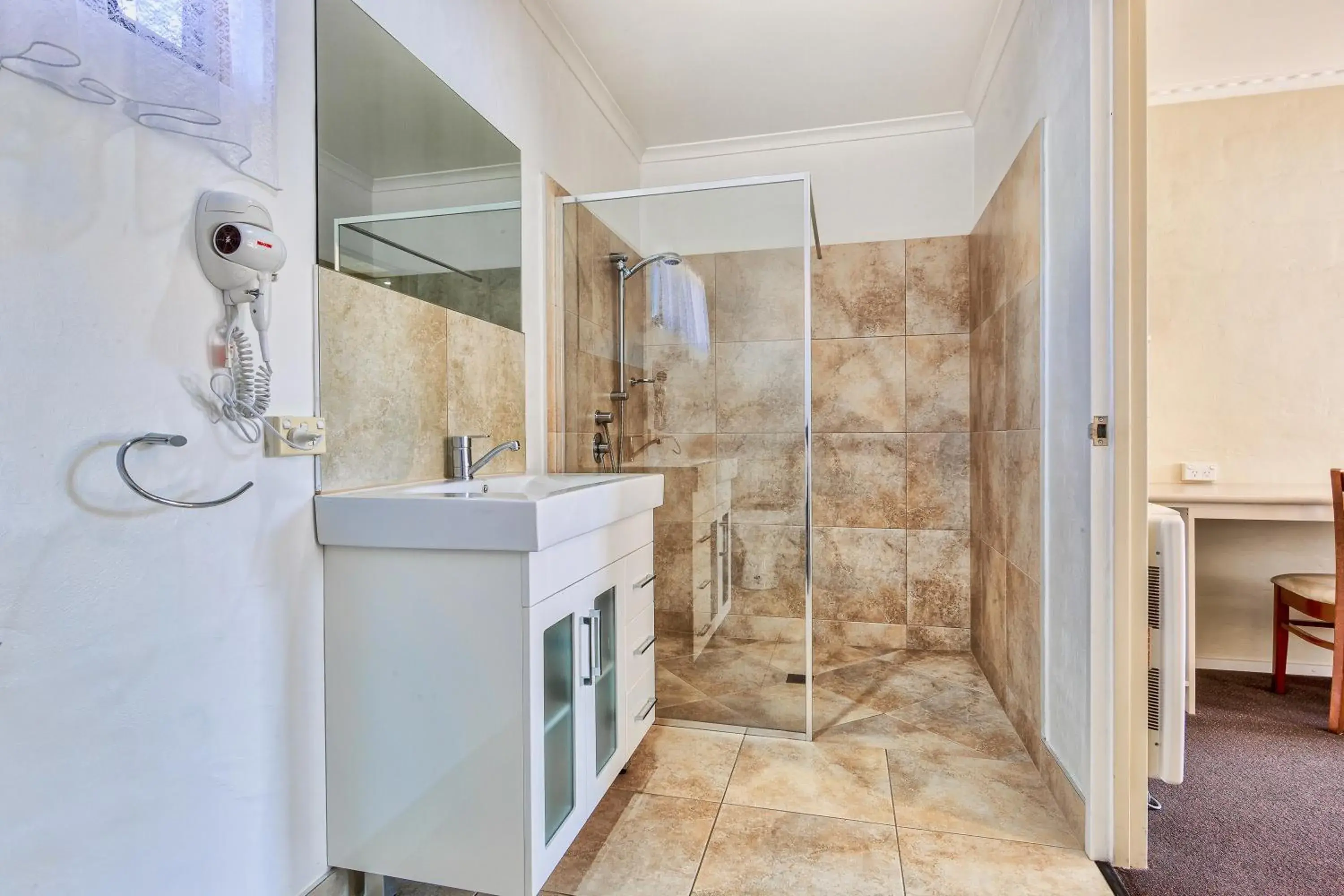 Standard Twin Room in Wintersun Gardens Motel Standard Twin Room in Wintersun Gardens Motel